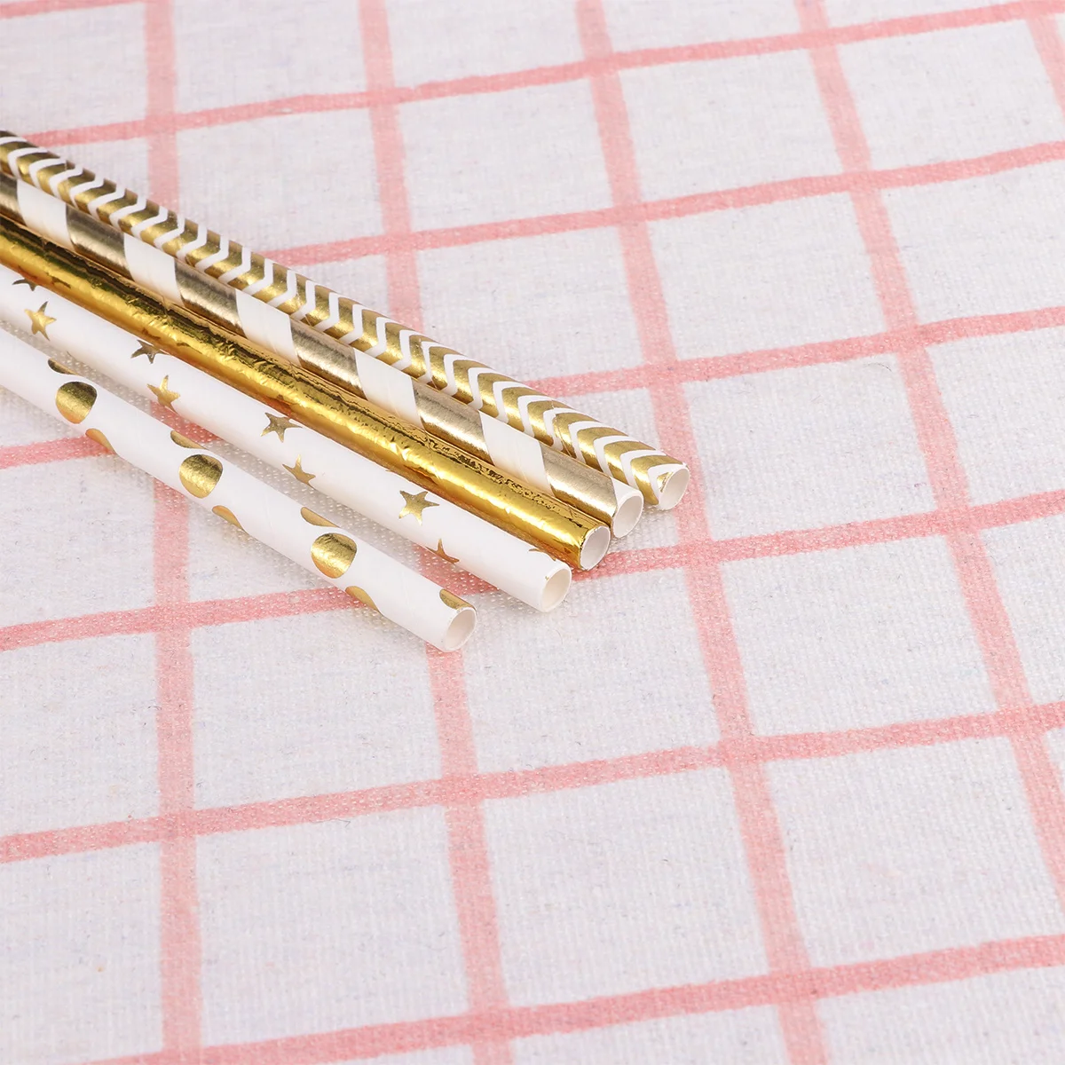 50Pcs Glittered Heart Paper Straws Thickened Biodegradable Drinking Straws Ideal for Birthday Holiday Tea Party Garden Event
50Pcs Glittered Heart Paper Straws Thickened Biodegradable Drinking Straws Ideal for Birthday Holiday Tea Party Garden Event