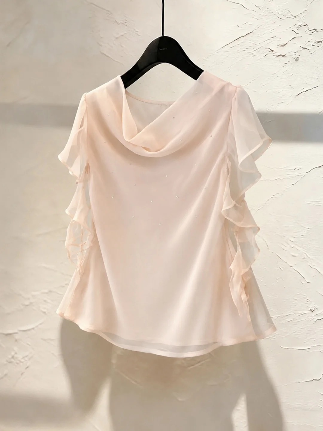 Elegant Summer Fashion Chiffon Shirt with Lace Trimmed Neck Design Korean Style Straight Cut Short Sleeve round Neck Top
Elegant Summer Fashion Chiffon Shirt with Lace Trimmed Neck Design Korean Style Straight Cut Short Sleeve round Neck Top