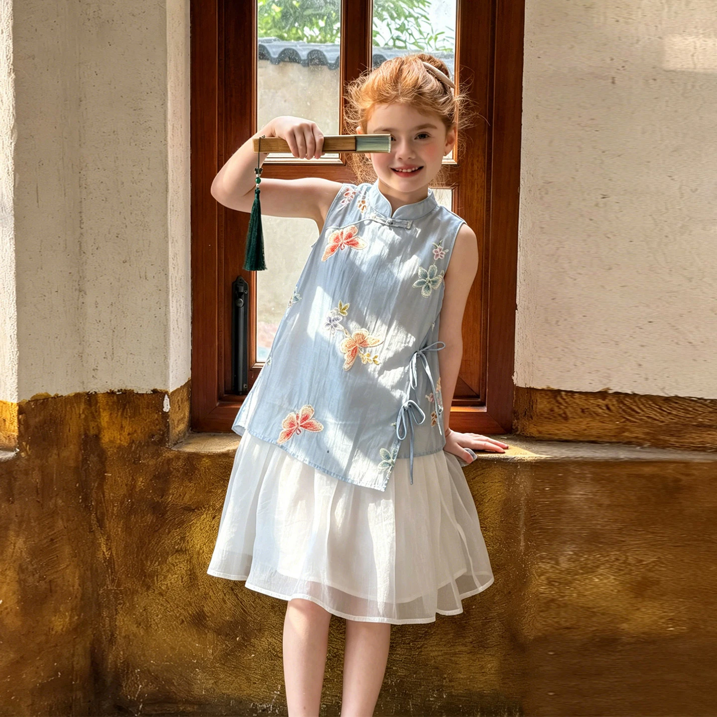 Girls New Chinese Style Dress Embroidered Cheongsam with Mandarin Collar & Frog Buttons Sleeveless A Line Princess Party Outfit
Girls New Chinese Style Dress Embroidered Cheongsam with Mandarin Collar & Frog Buttons Sleeveless A Line Princess Party Outfit