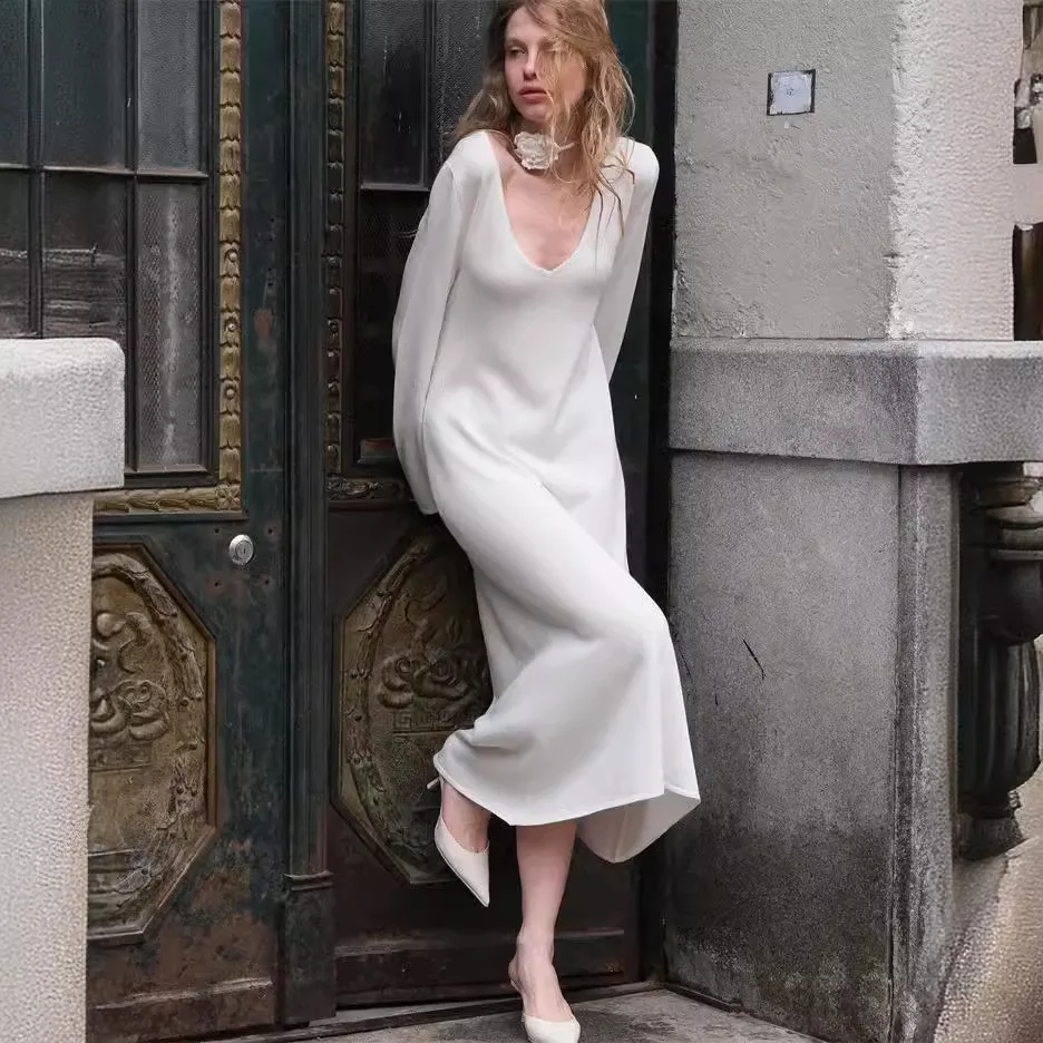 Women Dress Elegant Long Dresses Long Sleeves Loose Fit Knitted Long Skirt Autumn and Winter Pure Color Sexy Low Neckline Robe
Women Dress Elegant Long Dresses Long Sleeves Loose Fit Knitted Long Skirt Autumn and Winter Pure Color Sexy Low Neckline Robe