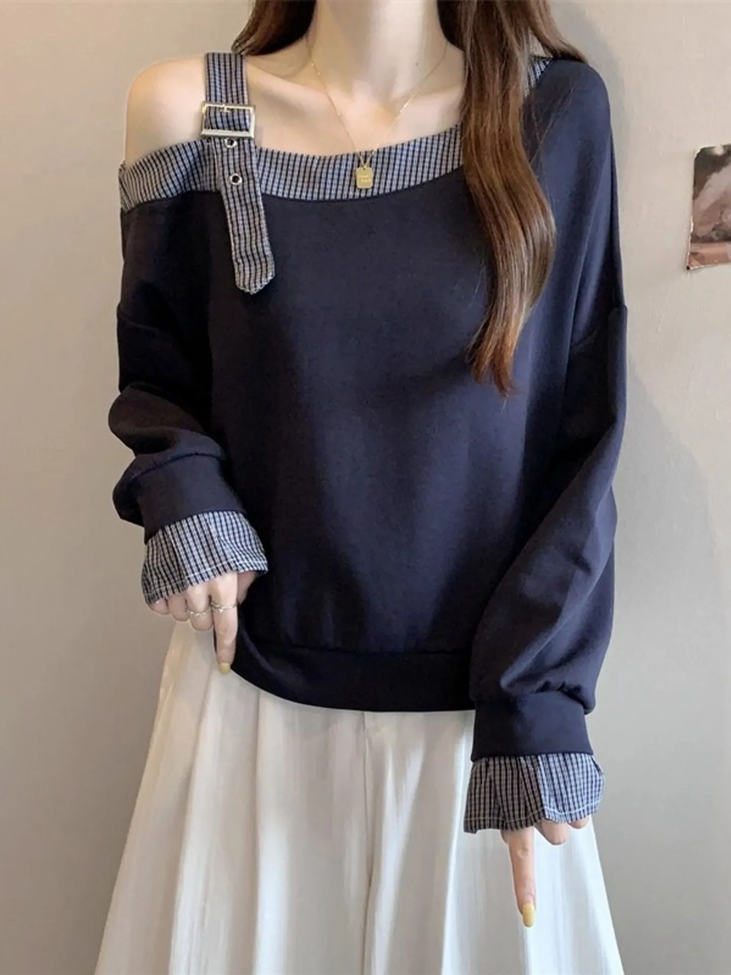 Женский свободный свитшот с длинными рукавами и вырезами на плечах, в стиле пэчворк, весна-осень, модный корейский стиль
Женский свободный свитшот с длинными рукавами и вырезами на плечах, в стиле пэчворк, весна-осень, модный корейский стиль