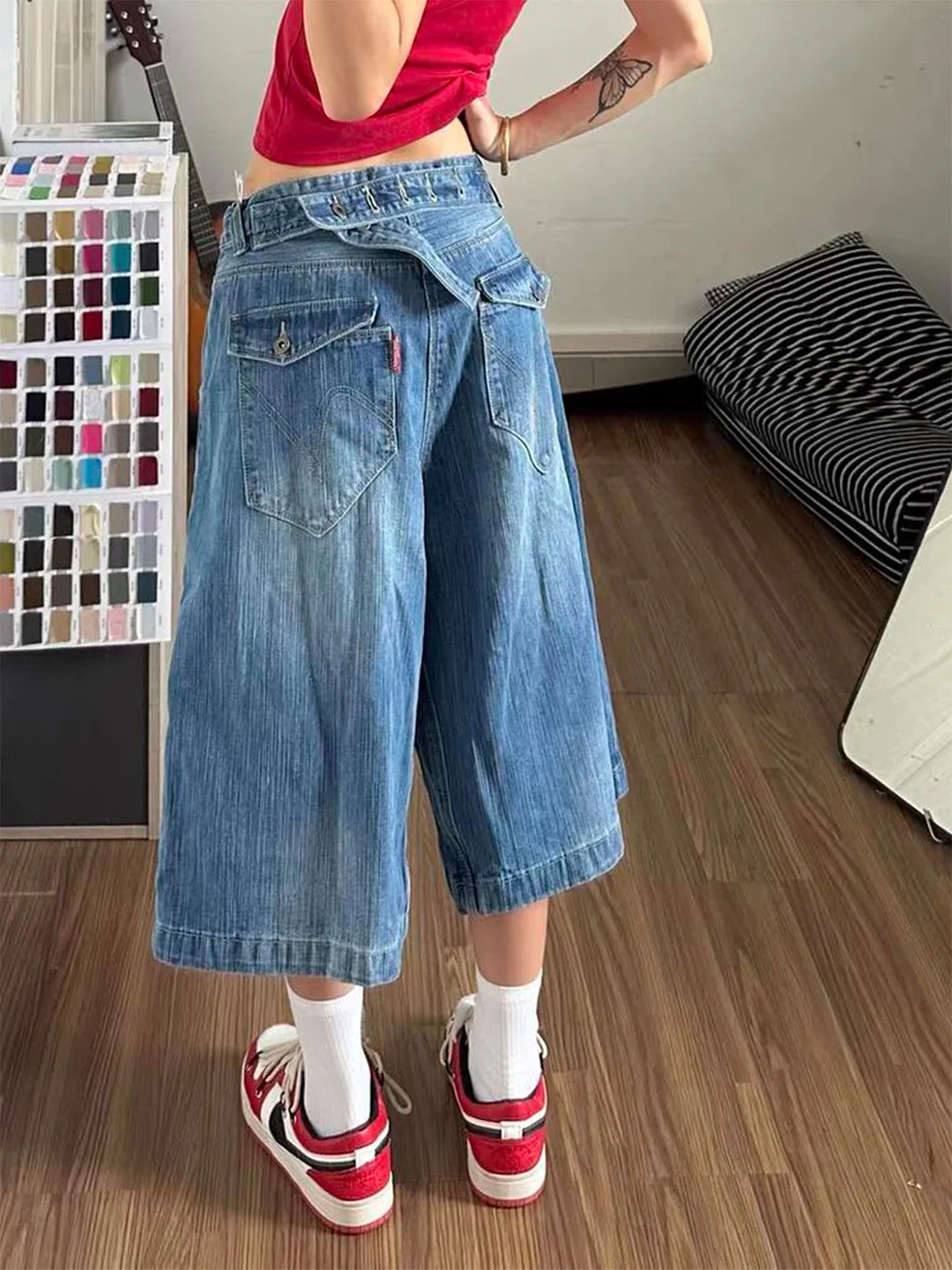 Summer 2026 American Retro Washed Short Denim Jeans Women's High Waist Loose Thin Model Wide Leg Jeans Casual Comfortable
Summer 2026 American Retro Washed Short Denim Jeans Women's High Waist Loose Thin Model Wide Leg Jeans Casual Comfortable