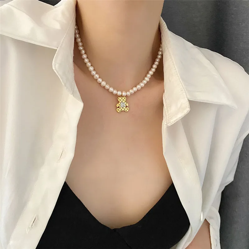 Light Luxury Freshwater Pearl Beaded Little Bear Pendant Necklace Women High Quality Girlfriend Gift Jewelry
Light Luxury Freshwater Pearl Beaded Little Bear Pendant Necklace Women High Quality Girlfriend Gift Jewelry