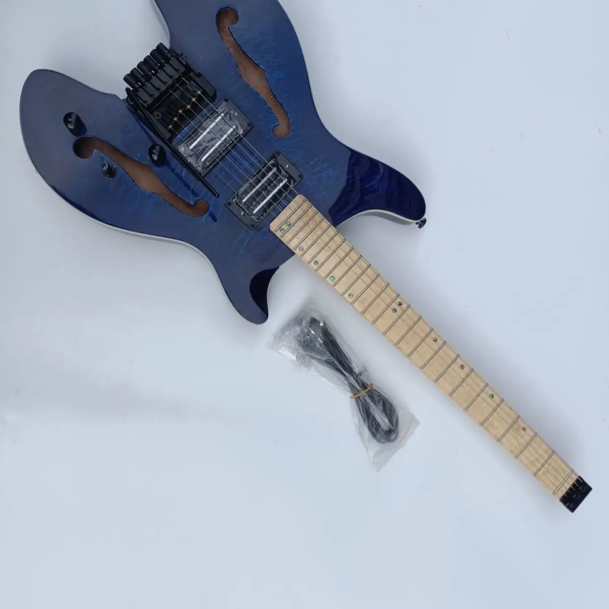 Blue patterned maple fingerboard headless electric guitar, Korean made pickup bridge mid-range electric guitar
Blue patterned maple fingerboard headless electric guitar, Korean made pickup bridge mid-range electric guitar