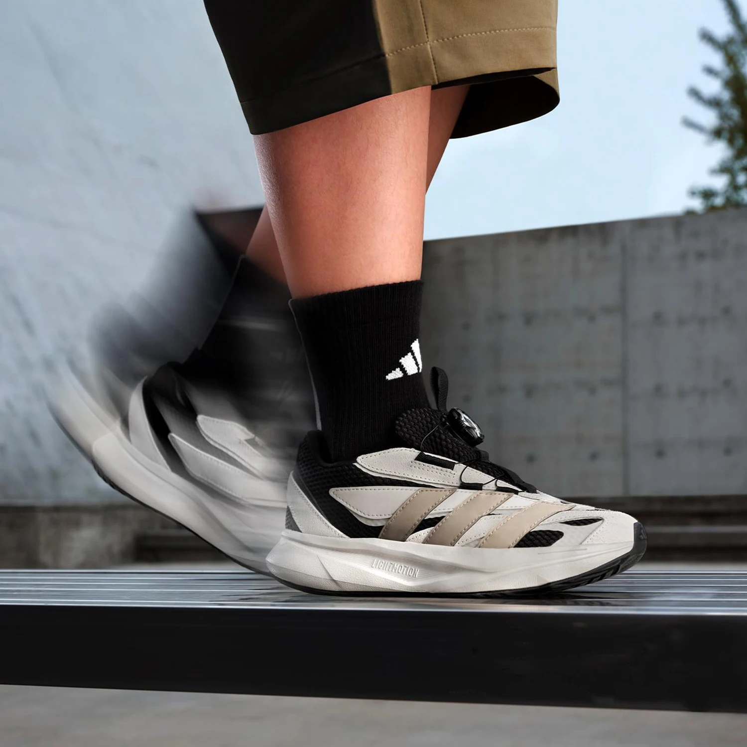 Adidas оригинальные амортизирующие спортивные кроссовки для бега LIGHT BLAZE для больших детей KJ6285
Adidas оригинальные амортизирующие спортивные кроссовки для бега LIGHT BLAZE для больших детей KJ6285