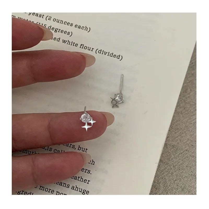 Star Zircon Stud Earrings Women's Small and Exquisite Earrings New Trend Simple and Versatile Earrings
Star Zircon Stud Earrings Women's Small and Exquisite Earrings New Trend Simple and Versatile Earrings