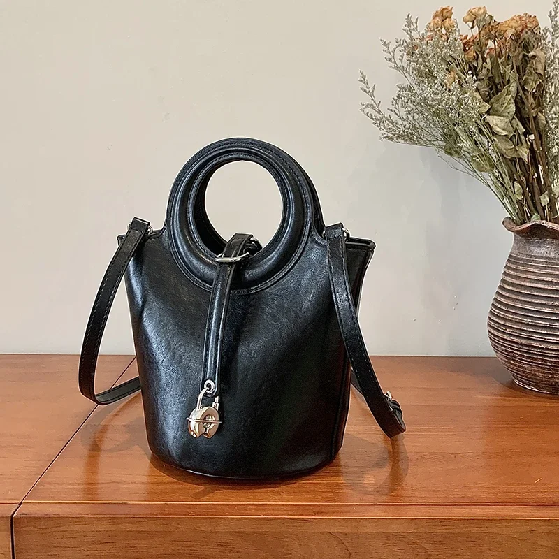 Fashion Solid PU Sweet Women's Crossbody Bag Retro Large Capacity Single Shoulder Bag 2024 New Niche Design Women's Bucket Bag
Fashion Solid PU Sweet Women's Crossbody Bag Retro Large Capacity Single Shoulder Bag 2024 New Niche Design Women's Bucket Bag