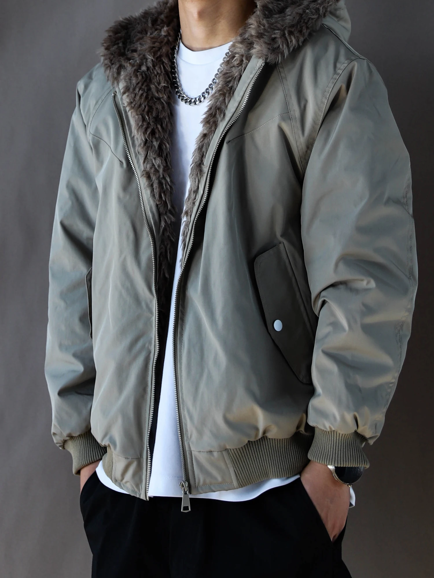 Американская утепленная зимняя куртка для мужчин: свободный крой, хлопковое пальто, теплое, в стиле ретро, с капюшоном, повседневное, с длинными рукавами, Cleanfit
Американская утепленная зимняя куртка для мужчин: свободный крой, хлопковое пальто, теплое, в стиле ретро, с капюшоном, повседневное, с длинными рукавами, Cleanfit