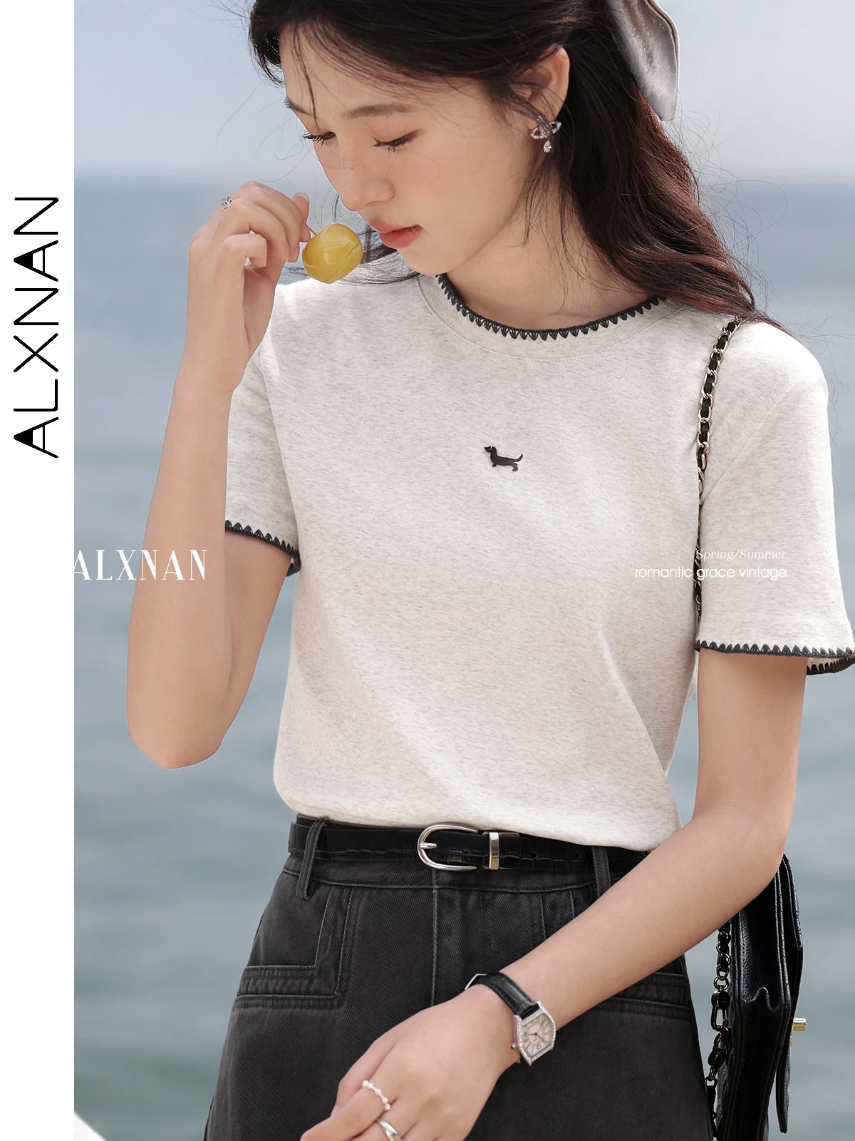 ALXNAN Women's Gray T-shirt 2025 Summer Embroidery Short Sleeve T-shirt Elegant Cotton Lace Insert Chic Casual Top Ladies L55132
ALXNAN Women's Gray T-shirt 2025 Summer Embroidery Short Sleeve T-shirt Elegant Cotton Lace Insert Chic Casual Top Ladies L55132