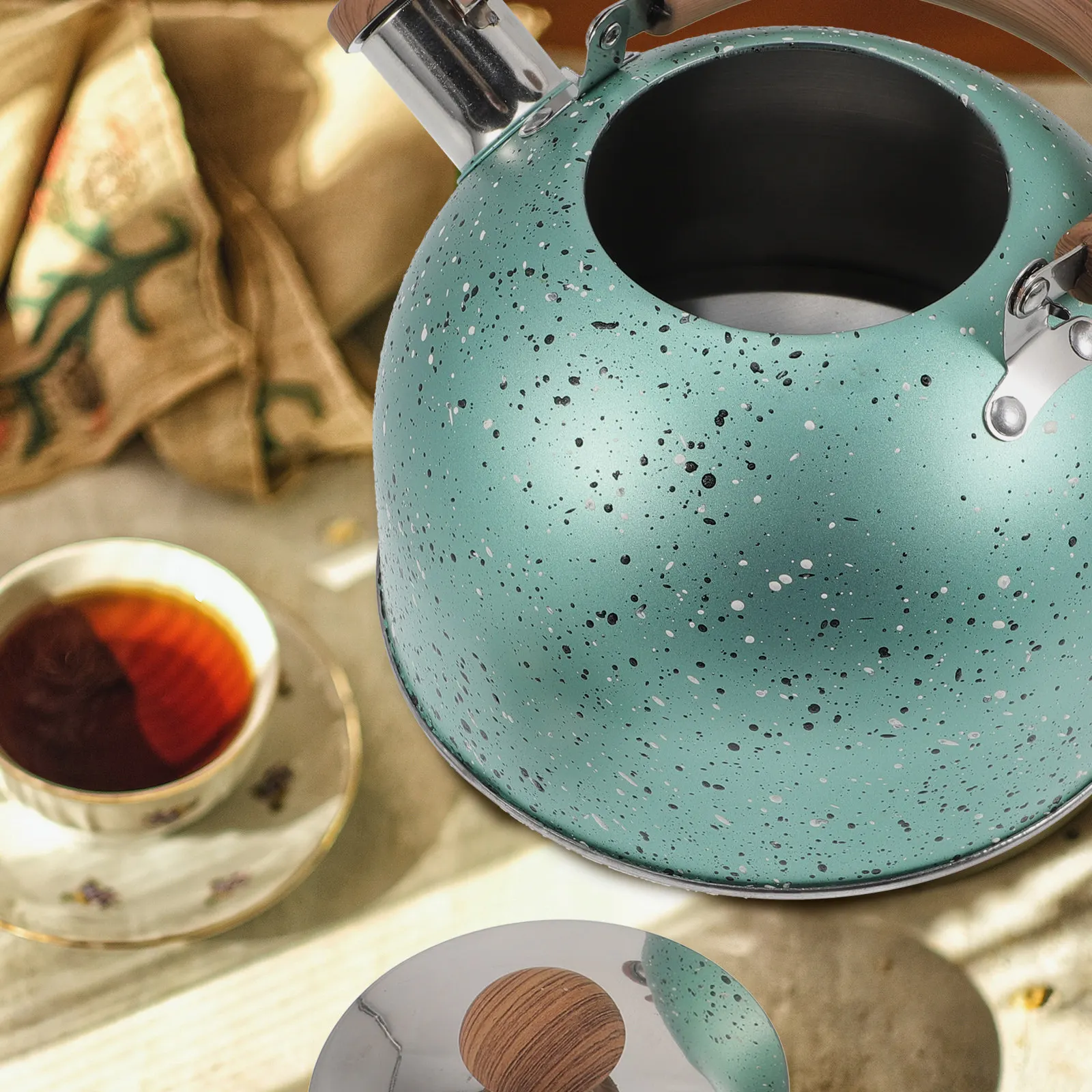 2L Stainless Steel Water Kettle Whistling Sound Feature Comfortable Heat Resistant Handle Boiling Pot for Home Kitchen Tea
2L Stainless Steel Water Kettle Whistling Sound Feature Comfortable Heat Resistant Handle Boiling Pot for Home Kitchen Tea