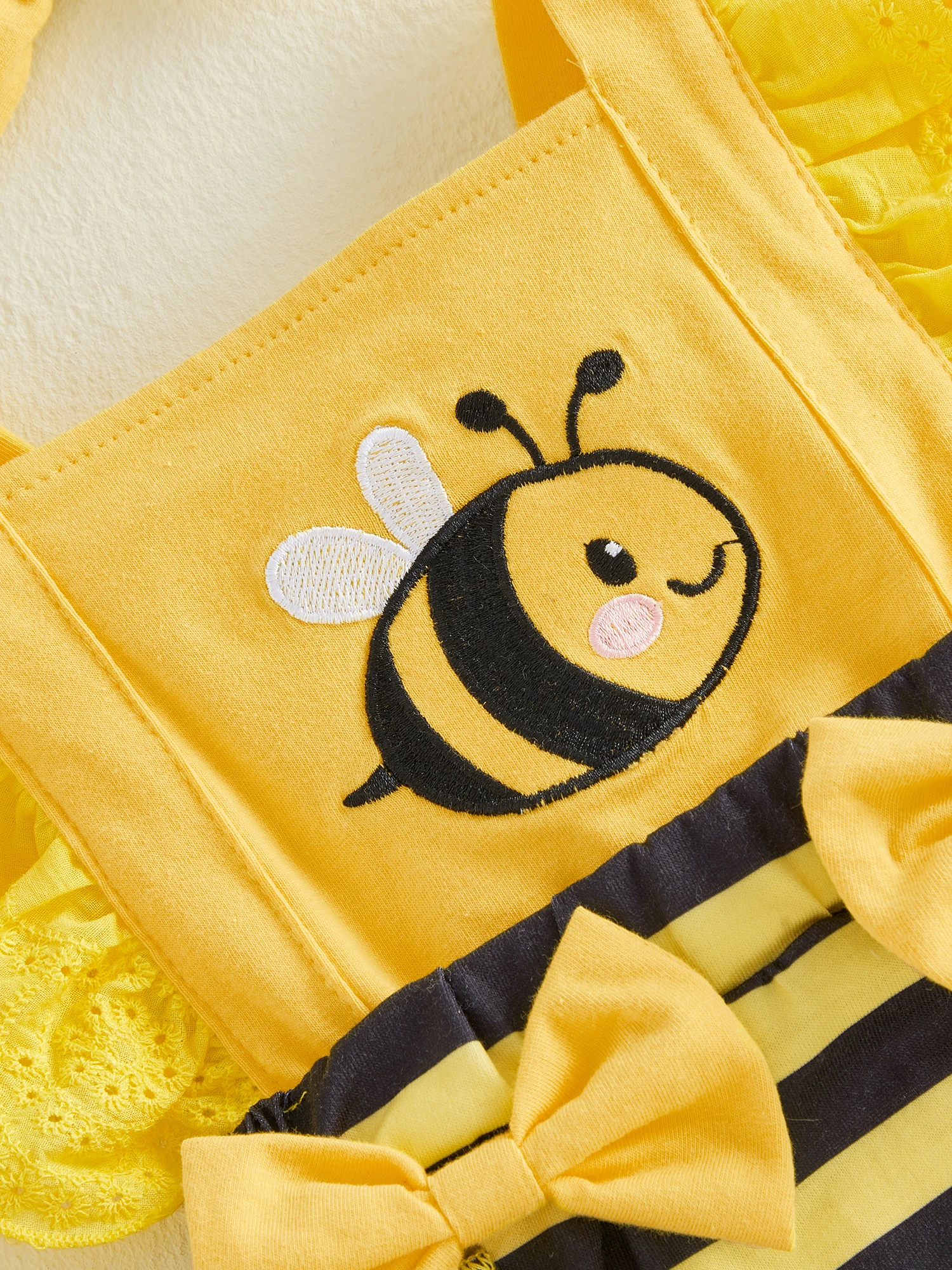 Adorable Baby Girl Summer Outfits Cute Bee Print Romper with Matching Bow Headband for a Stylish Look
Adorable Baby Girl Summer Outfits Cute Bee Print Romper with Matching Bow Headband for a Stylish Look