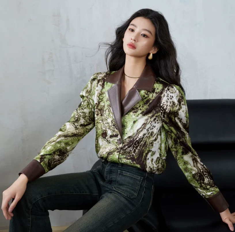 High-end Satin Print Spliced Faux Leather Blouse Lapel Double Breasted Loose Floral Long Sleeve Women Shirt
High-end Satin Print Spliced Faux Leather Blouse Lapel Double Breasted Loose Floral Long Sleeve Women Shirt