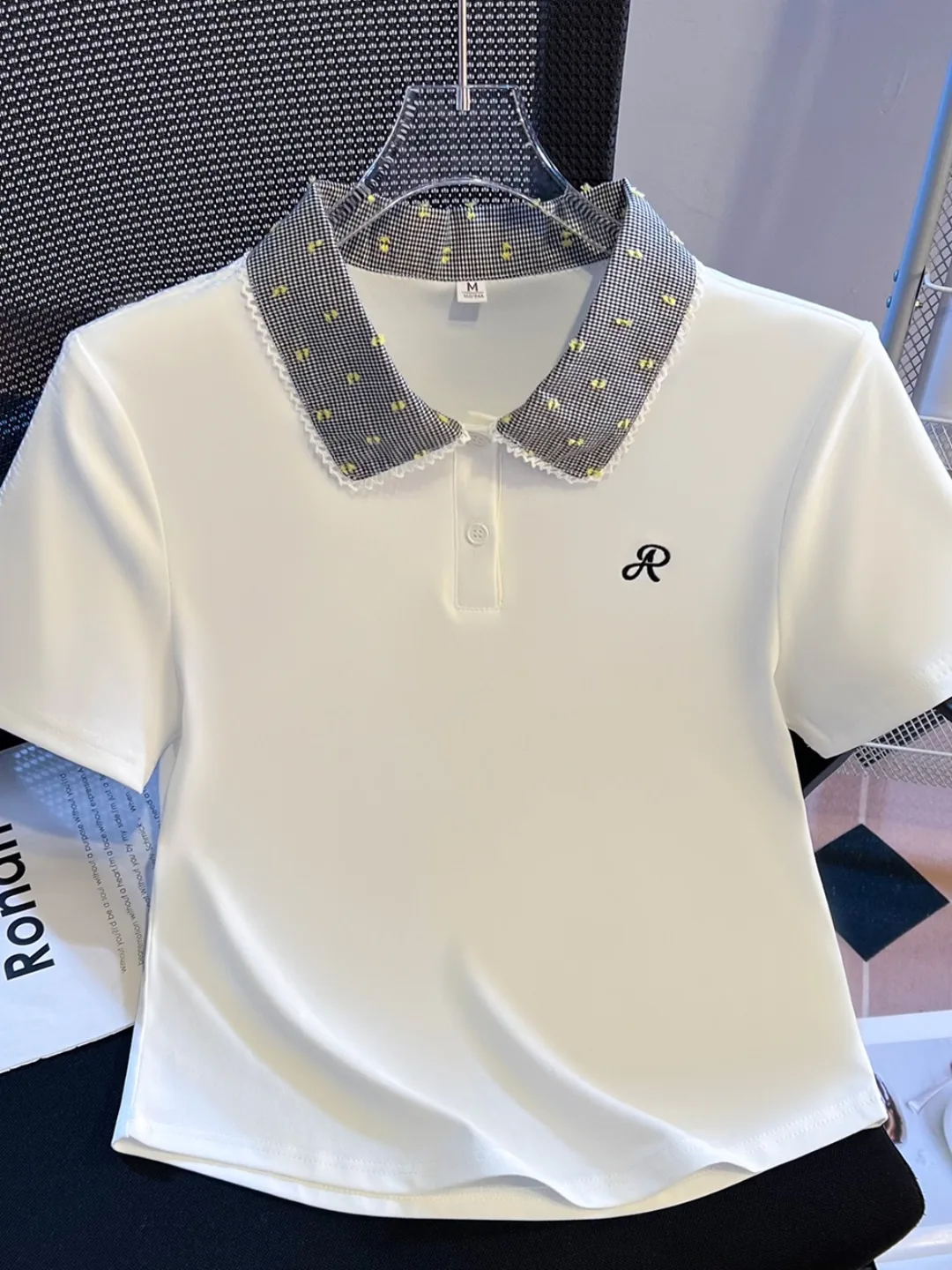 Женская летняя футболка Slim Fit с коротким рукавом, из чистого хлопка, в корейском стиле, с вышивкой и узором, повседневный топ
Женская летняя футболка Slim Fit с коротким рукавом, из чистого хлопка, в корейском стиле, с вышивкой и узором, повседневный топ