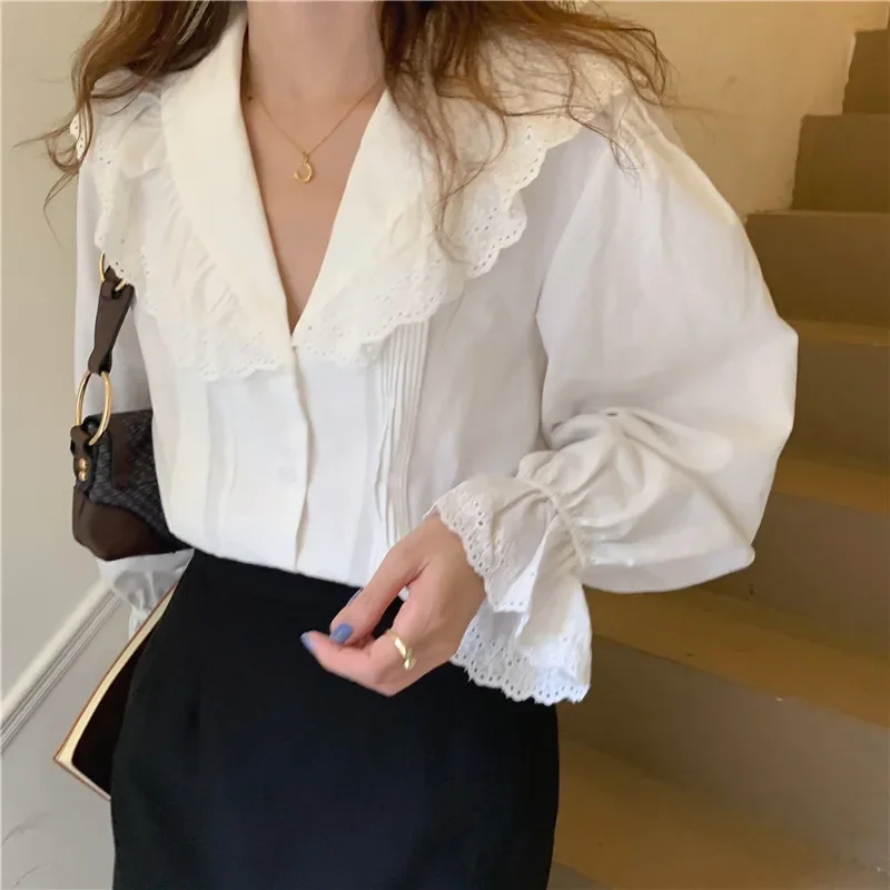 Vintage Lace Patchwork Women's Blouses 2025 New Spring Long Sleeve Turn-down Collar White Casual Loose Shirts Female
Vintage Lace Patchwork Women's Blouses 2025 New Spring Long Sleeve Turn-down Collar White Casual Loose Shirts Female