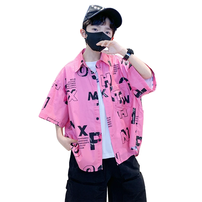 2025 New Arrival Children Pink Color Luxurious Blouses for Boys Letter Short Sleeve Shirt Kids Teenager Casual Streetwear Outfit
2025 New Arrival Children Pink Color Luxurious Blouses for Boys Letter Short Sleeve Shirt Kids Teenager Casual Streetwear Outfit