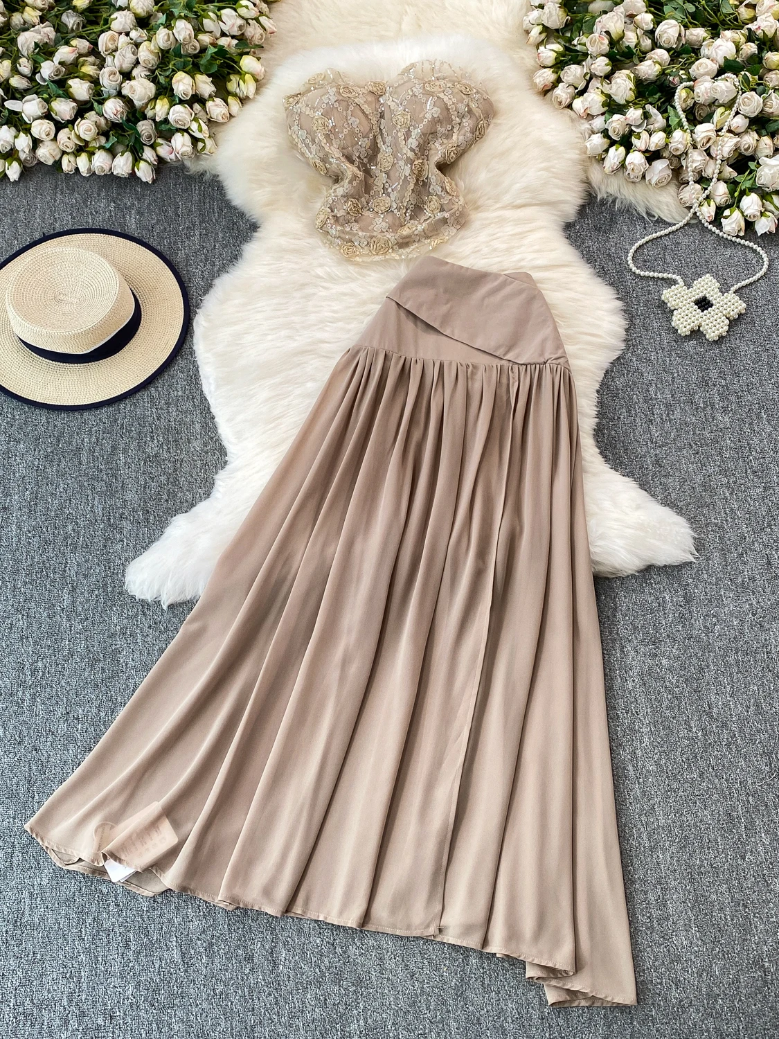 Lace Sequin Crop Top And High Waist Skirt Set with 3D Floral Design Slimming Pleats Ideal for Young Women
Lace Sequin Crop Top And High Waist Skirt Set with 3D Floral Design Slimming Pleats Ideal for Young Women