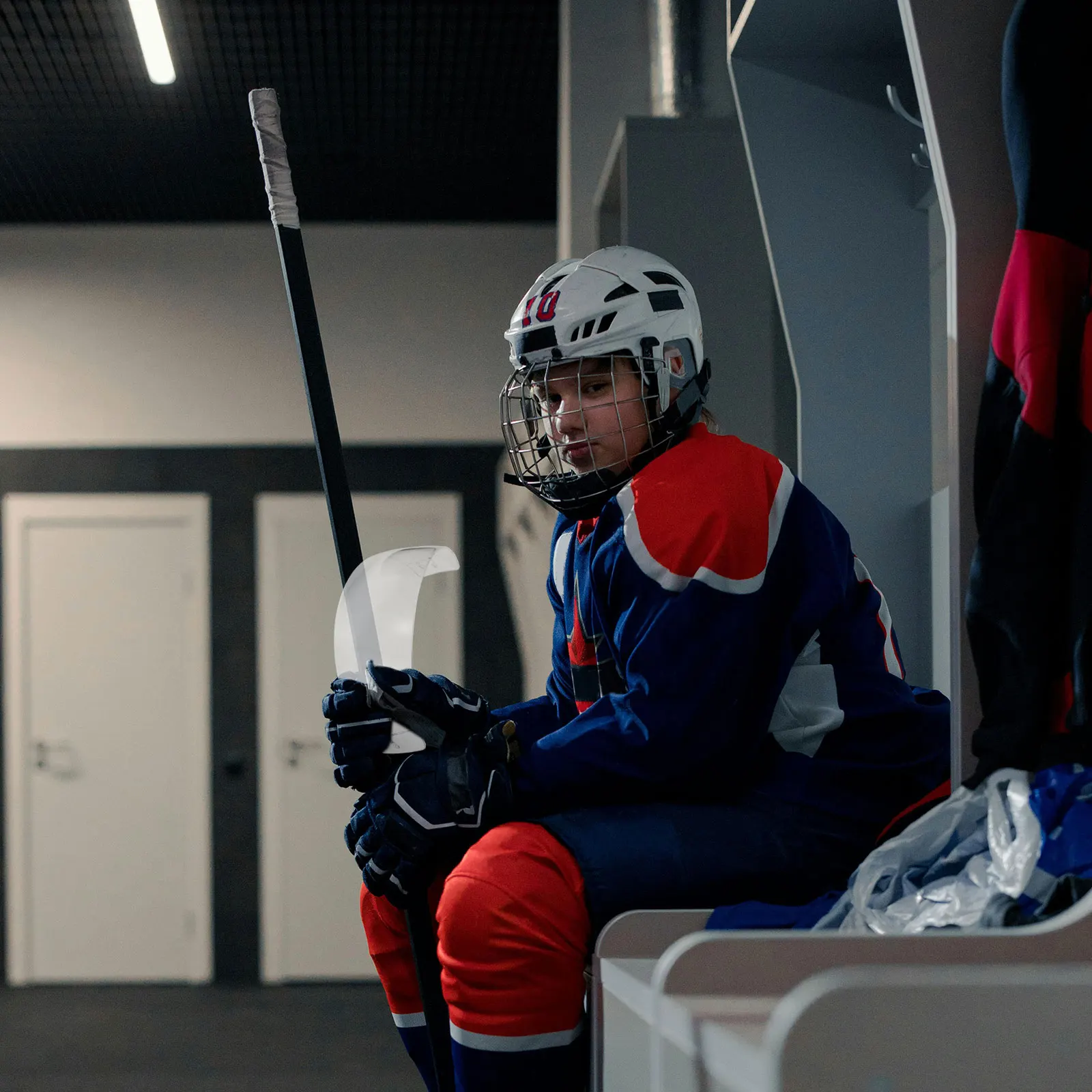 Clear Anti-Fog Hockey Visor Straight Cut Design with Anti-Scratch Technology Compatible with Most Brands Ice Hockey Visor
Clear Anti-Fog Hockey Visor Straight Cut Design with Anti-Scratch Technology Compatible with Most Brands Ice Hockey Visor