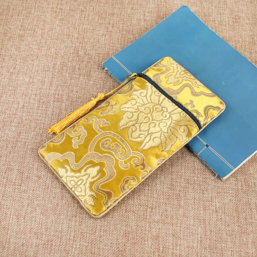 Small Tassel Antique Retro Double-layer Buddhist Brocade Jewelry Bag Embroidery Bag Chinese Style Sachet Scripture Bag
Small Tassel Antique Retro Double-layer Buddhist Brocade Jewelry Bag Embroidery Bag Chinese Style Sachet Scripture Bag