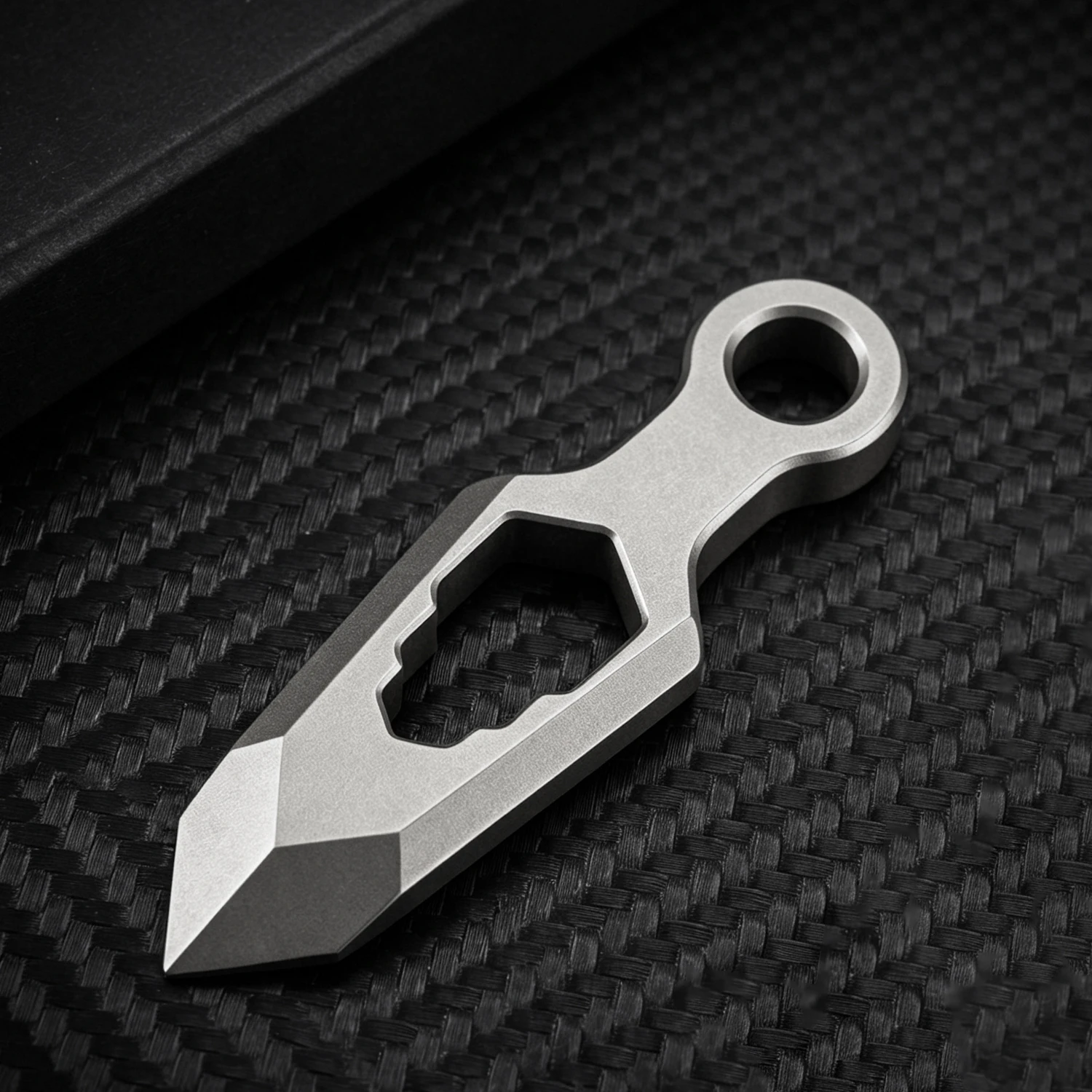 Titanium alloy mini portable portable pry bar, lightweight and durable, versatile daily tool keychain model
Titanium alloy mini portable portable pry bar, lightweight and durable, versatile daily tool keychain model