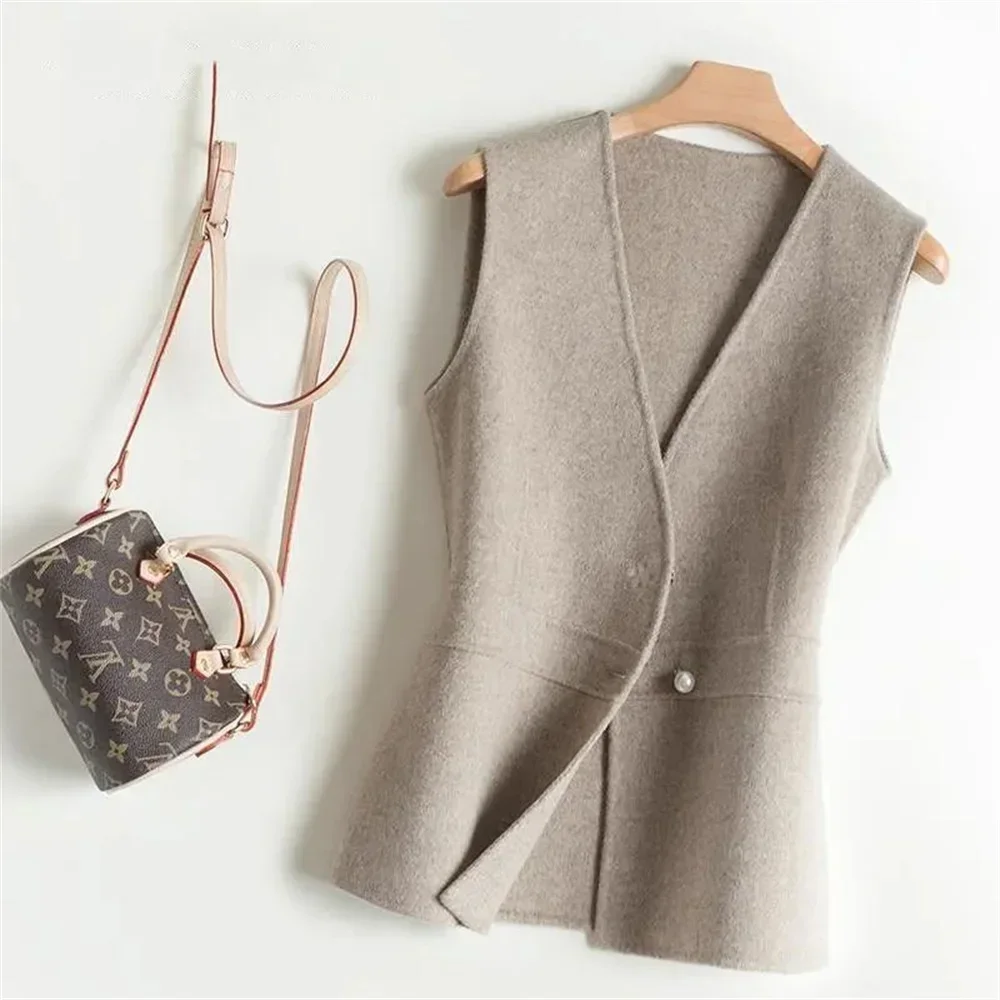 Korean Sleeveless Jackets Casual Outwear Tops New 2025 Faux Lamb Wool Vest Coats Women Winter Warm Tanks Plush Thick Waistcoats
Korean Sleeveless Jackets Casual Outwear Tops New 2025 Faux Lamb Wool Vest Coats Women Winter Warm Tanks Plush Thick Waistcoats