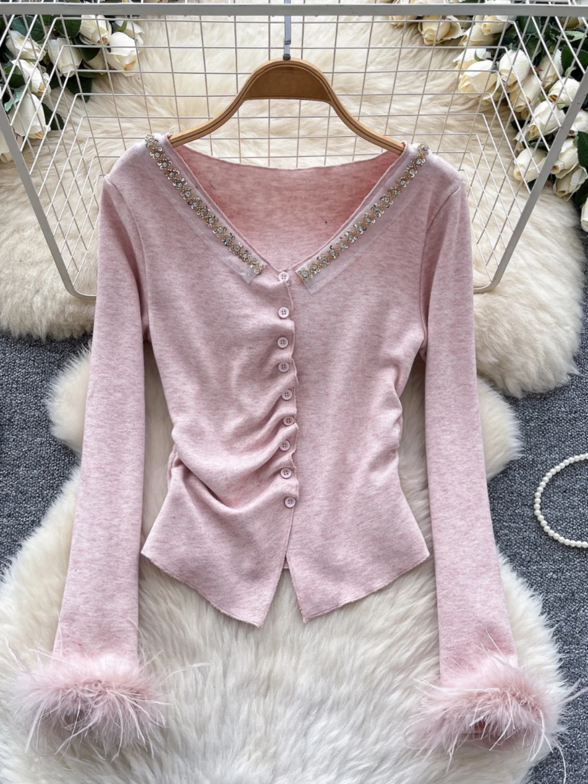 Elegant Beaded Shiny V-Neck Single Button Knitted Sweater Women's Autumn Winter Slim Fit Base Layer Fur Sleeve Top Women
Elegant Beaded Shiny V-Neck Single Button Knitted Sweater Women's Autumn Winter Slim Fit Base Layer Fur Sleeve Top Women