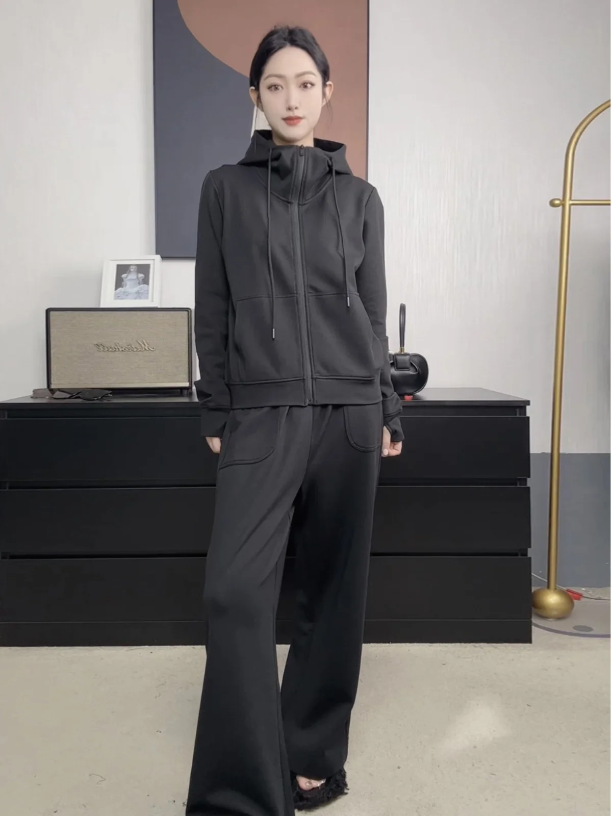 Jolan Duo 2025 Spring Autumn New Tibetan Camere Zipper Hoodie W73 Straight Leg Sweatpants P75 Set Bla Street Sle Casu...
Jolan Duo 2025 Spring Autumn New Tibetan Camere Zipper Hoodie W73 Straight Leg Sweatpants P75 Set Bla Street Sle Casu...
