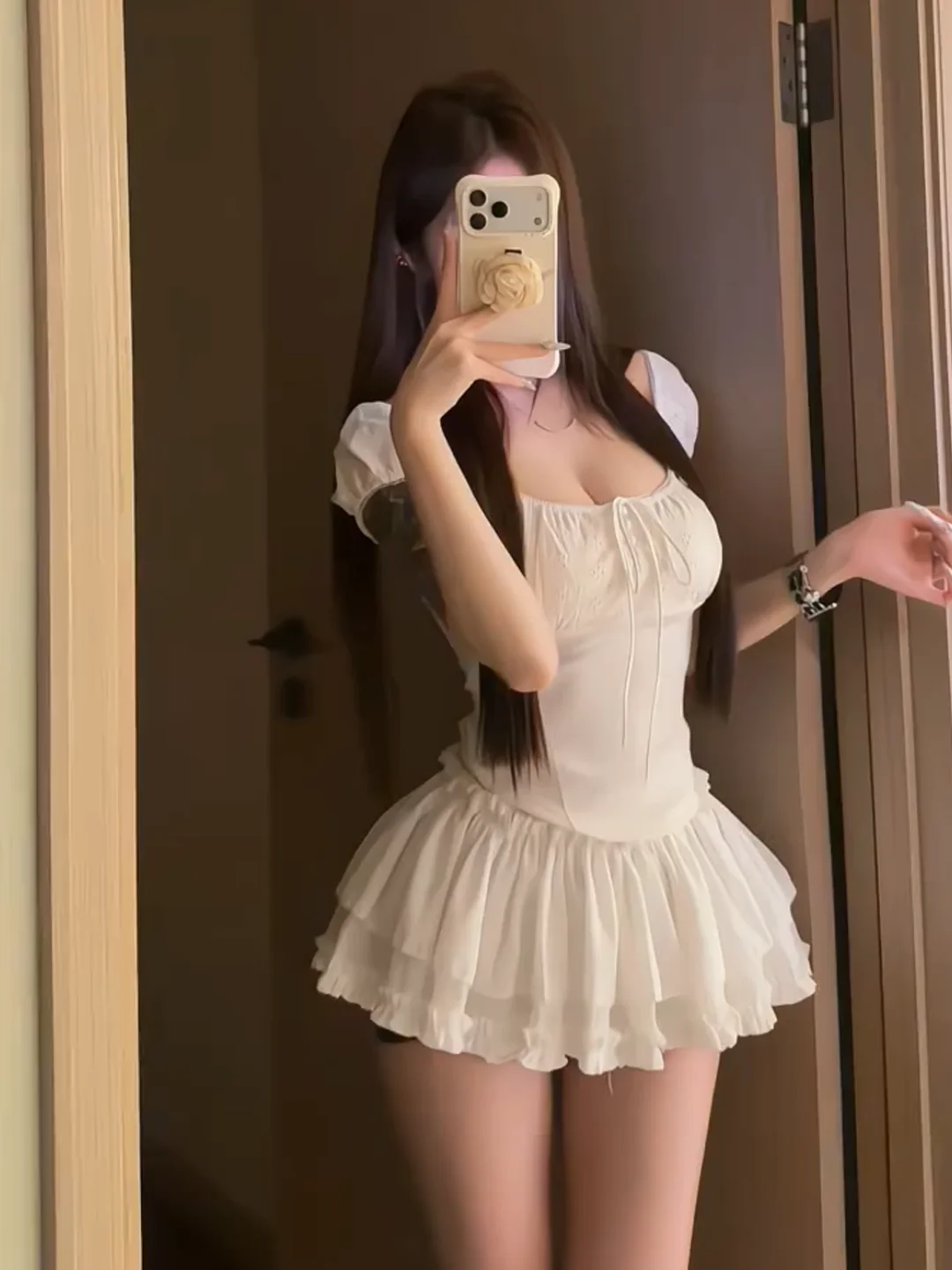 Sexy Retro Spicy Girl White Square Collar Tie Short Sleeve Top Summer Pure Desire Body Shape Puffy Skirt Two Piece Set
Sexy Retro Spicy Girl White Square Collar Tie Short Sleeve Top Summer Pure Desire Body Shape Puffy Skirt Two Piece Set