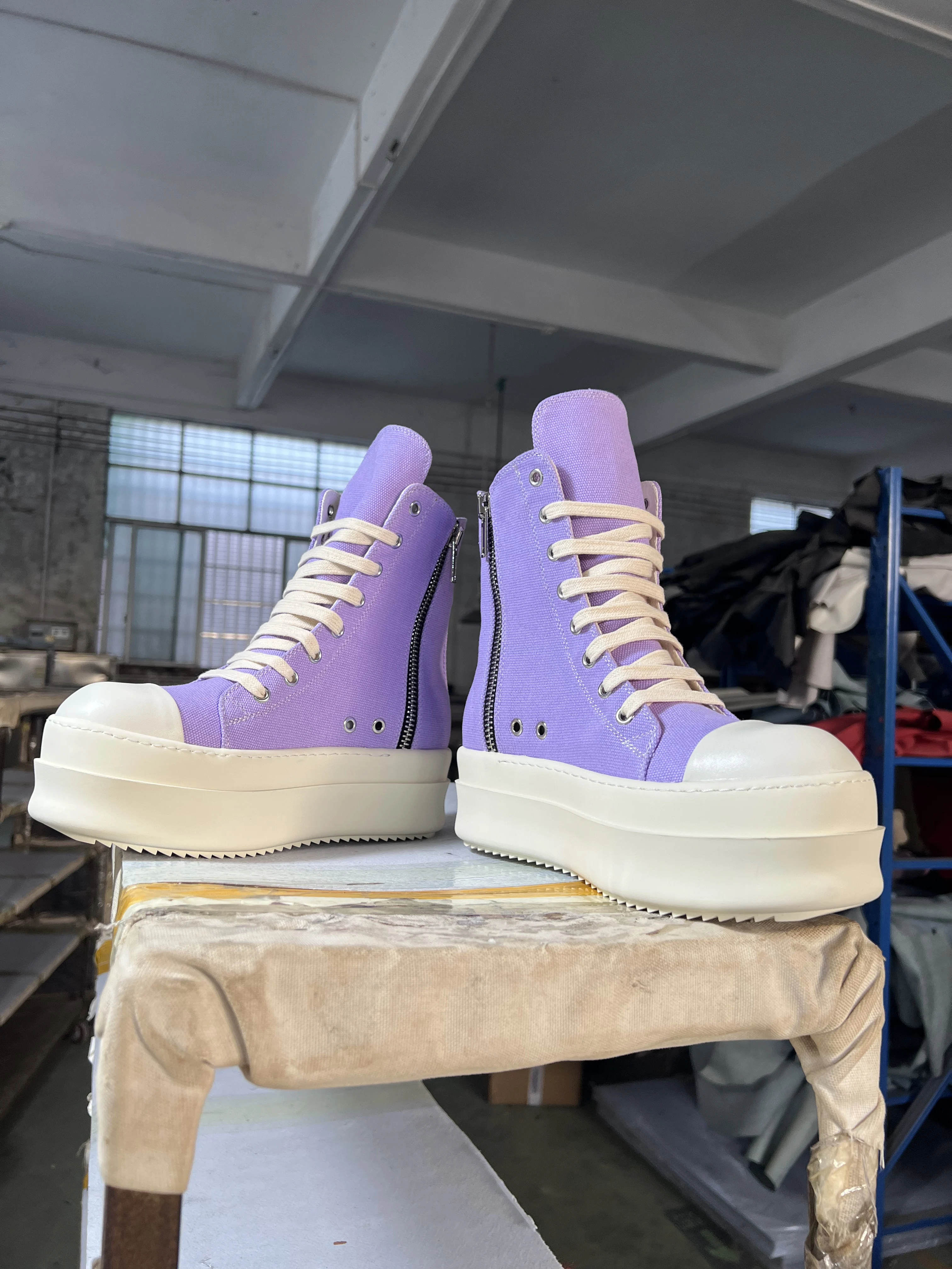 Top High Quality Canvas Casual High Top Sneakers for Woman Trendy Purple Shoes Men Canvas Thick-sole Ankle Boot Platform Sneaker
Top High Quality Canvas Casual High Top Sneakers for Woman Trendy Purple Shoes Men Canvas Thick-sole Ankle Boot Platform Sneaker
