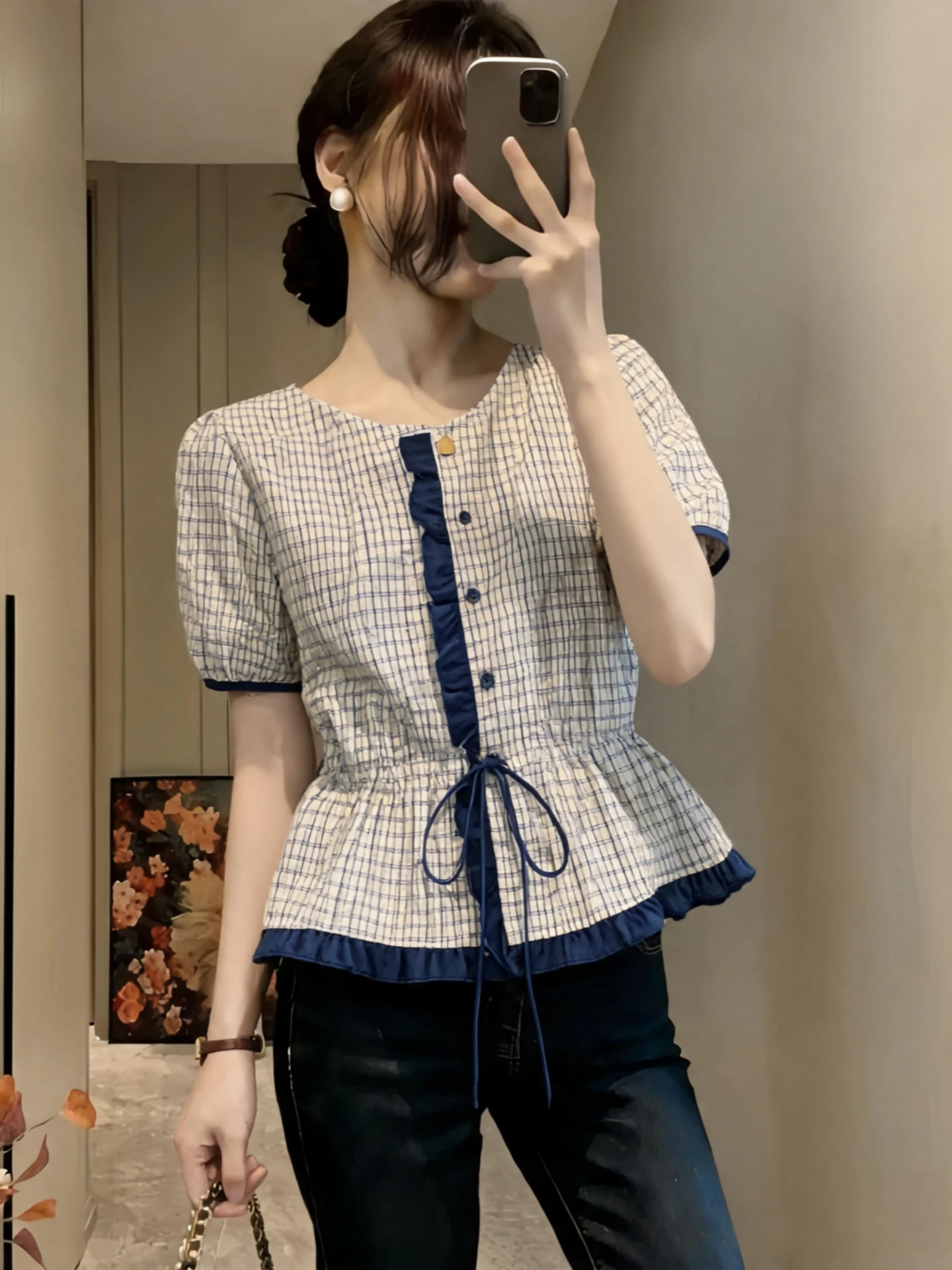 Retro Plaid Bubble Short Sleeve Base Shirt Women Summer 2026 plus Size Flattering Waist Cinched Short Length Top Korean Style...
Retro Plaid Bubble Short Sleeve Base Shirt Women Summer 2026 plus Size Flattering Waist Cinched Short Length Top Korean Style...