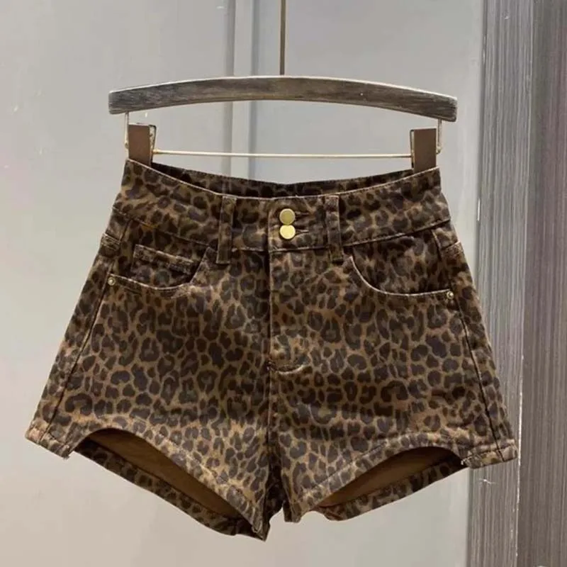 Leopard Print High Waist Denim Shorts Women's New Irregular Fashion Wide-leg Pants Summer Booty Jeans Mini Shorts Streetwear
Leopard Print High Waist Denim Shorts Women's New Irregular Fashion Wide-leg Pants Summer Booty Jeans Mini Shorts Streetwear