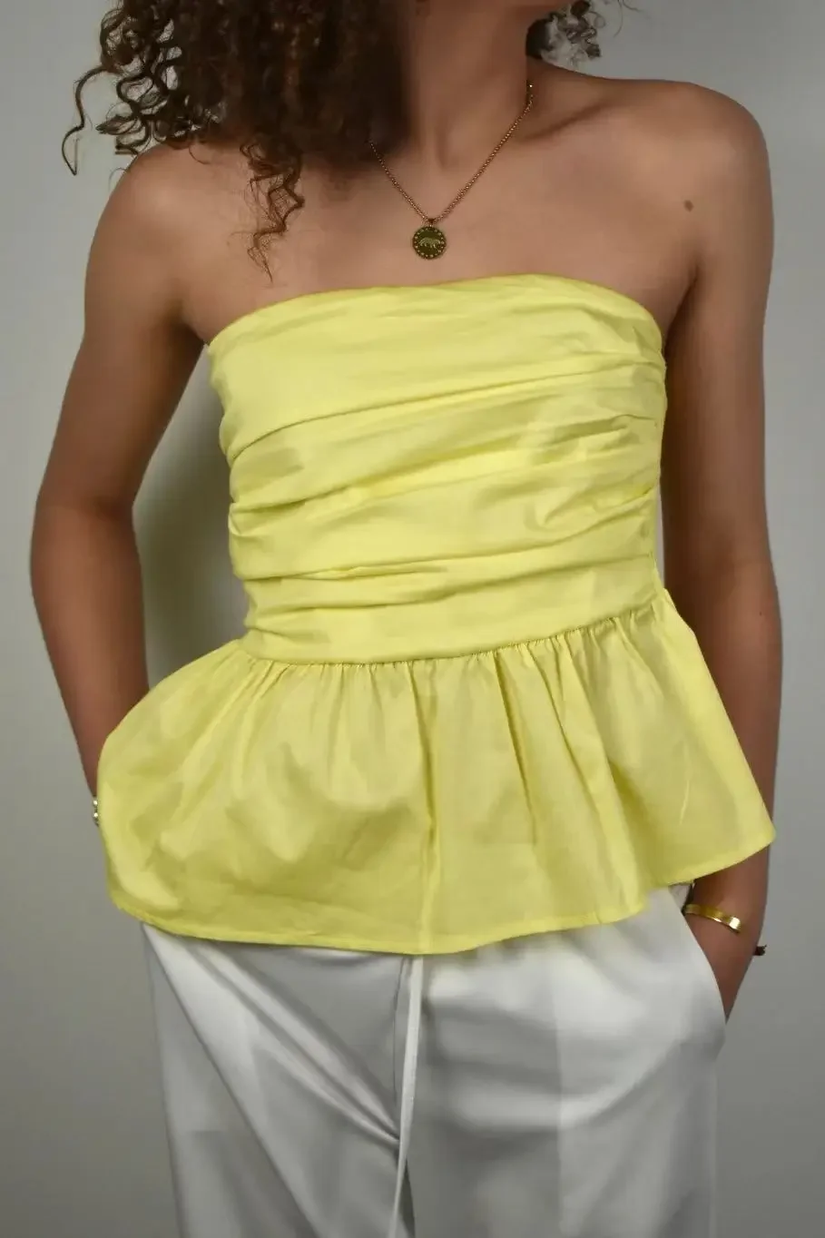 2025 Fashion Pleated Patchwork Vest Top Women Summer Casual Solid Color Strapless Backless Slim Streetwear Y2k Vest Top
2025 Fashion Pleated Patchwork Vest Top Women Summer Casual Solid Color Strapless Backless Slim Streetwear Y2k Vest Top