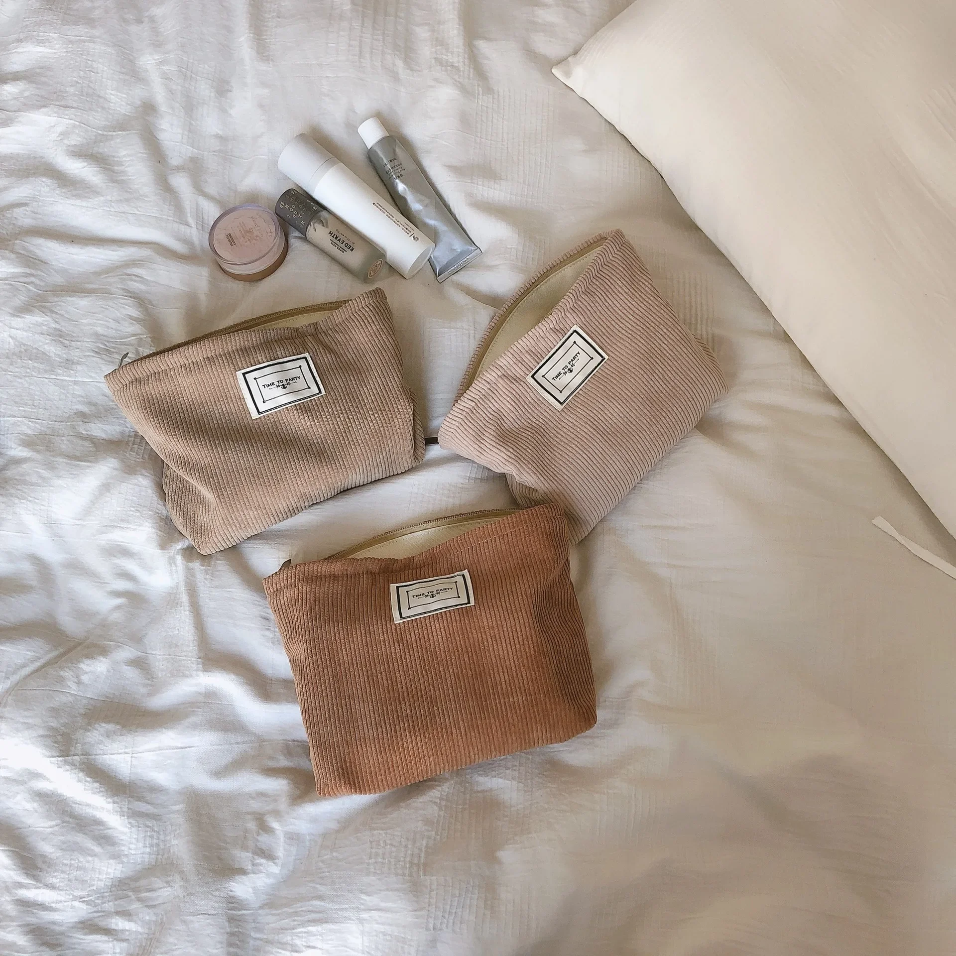 Makeup Bag Canvas Large Capacity Cosmetic Bag Vintage Travel Makeup Pouch Zipper Toiletries Storage Bag for Women
Makeup Bag Canvas Large Capacity Cosmetic Bag Vintage Travel Makeup Pouch Zipper Toiletries Storage Bag for Women