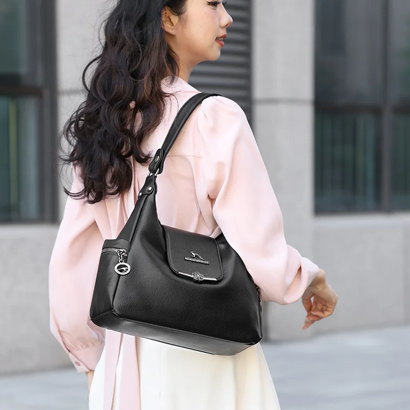 New Solid Color Handbag Women's Large-capacity Fashion Messenger Shoulder Bag High-end Texture Versatile
New Solid Color Handbag Women's Large-capacity Fashion Messenger Shoulder Bag High-end Texture Versatile
