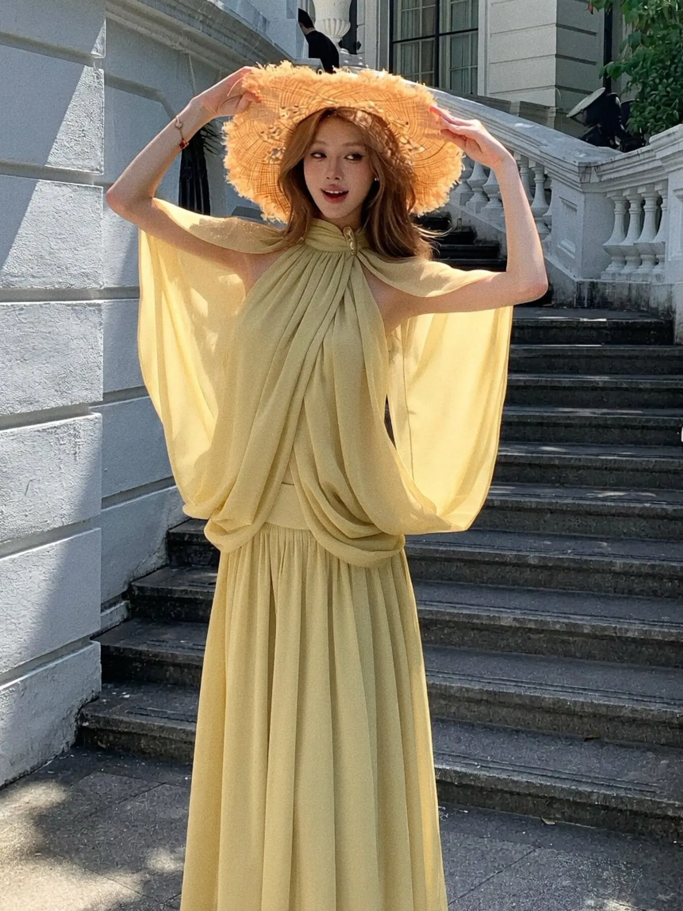 Burjuman Santorini Style Summer Popular Chiffon Half High Collar Shawl Top Waist Cinched Maxi Skirt Ensemble Elegant Fashion Set
Burjuman Santorini Style Summer Popular Chiffon Half High Collar Shawl Top Waist Cinched Maxi Skirt Ensemble Elegant Fashion Set