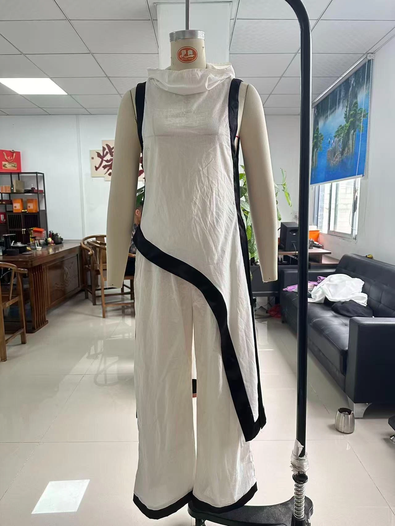 Elegant Hooded Sleeveless Asymmetrical Cut Set Wide Leg Pants Long Pants Two Piece Set Fashionable Women's Summer Outfit
Elegant Hooded Sleeveless Asymmetrical Cut Set Wide Leg Pants Long Pants Two Piece Set Fashionable Women's Summer Outfit