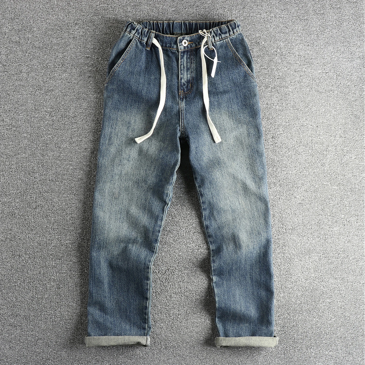 Comfortable drawstring waist design nostalgic color wash jeans men's American high street trend loose straight leg wide pants
Comfortable drawstring waist design nostalgic color wash jeans men's American high street trend loose straight leg wide pants