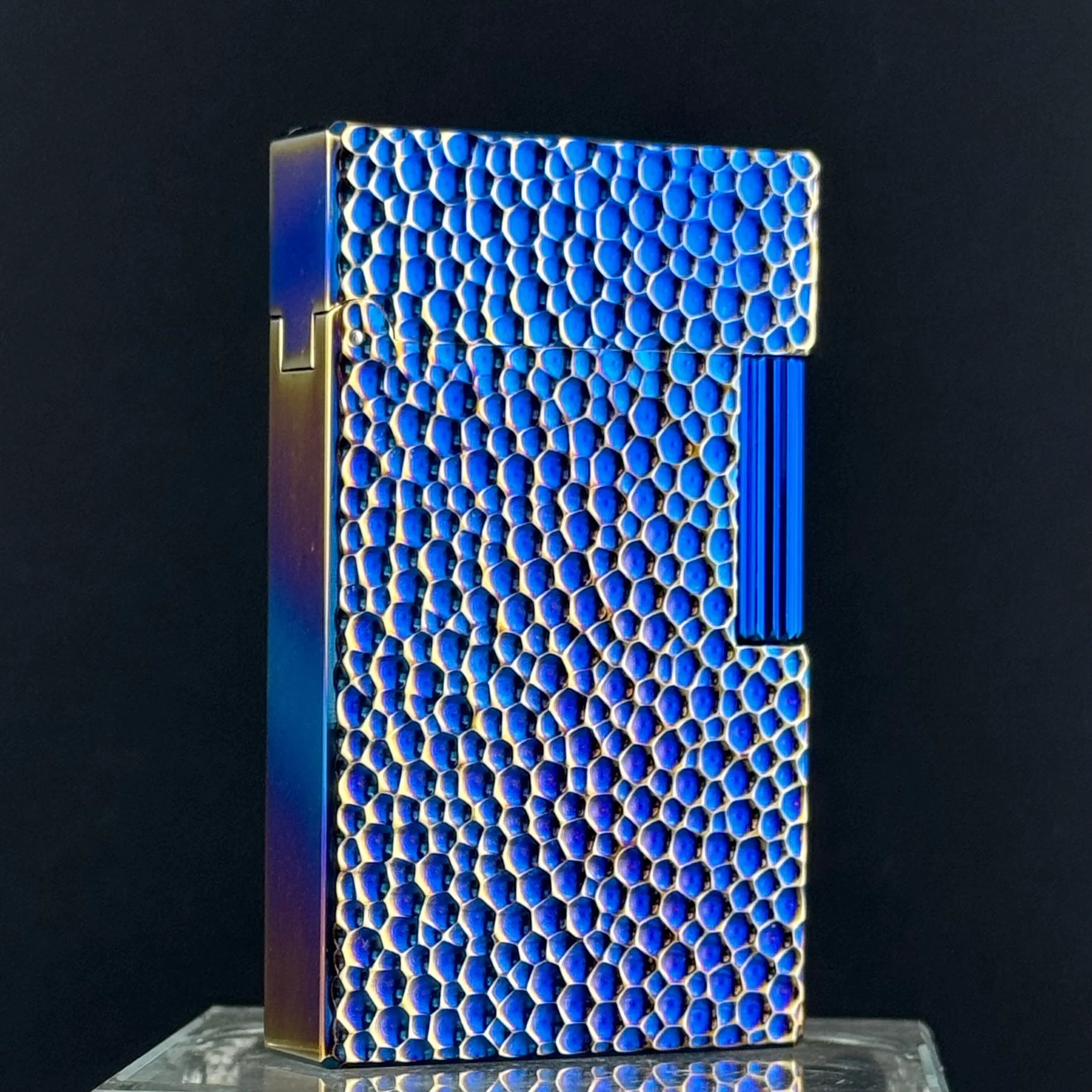 Премиальная латунная зажигалка с боковым механизмом зажигания и чистым звуком щелчка — ветрозащитная, стильная, коллекционная, для мужчин
Премиальная латунная зажигалка с боковым механизмом зажигания и чистым звуком щелчка — ветрозащитная, стильная, коллекционная, для мужчин