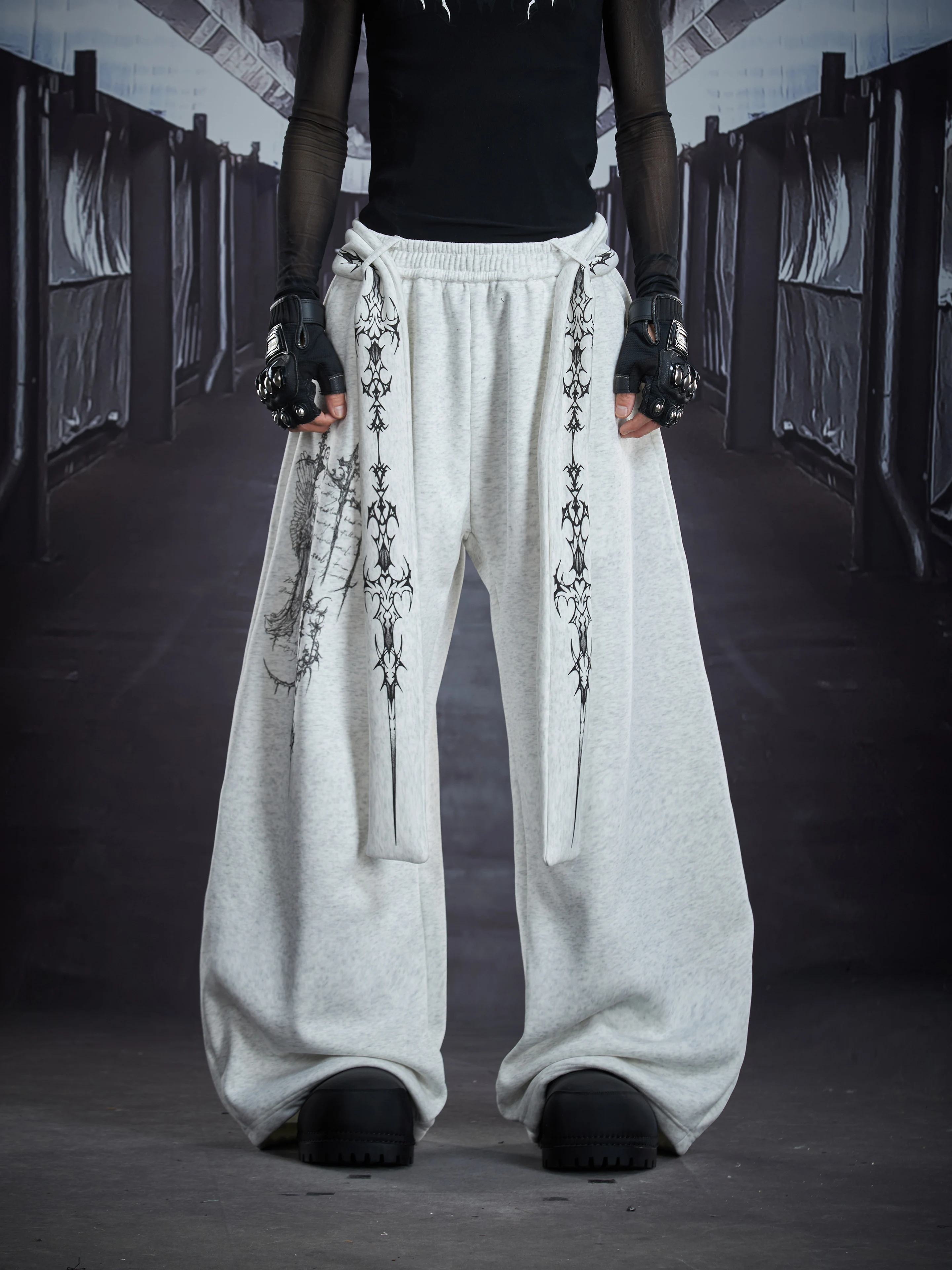 Special-Interest Design New Totem Printing Detachable Ribbon Multiple Wear Loose Machete Casual Pants Sweatpants
Special-Interest Design New Totem Printing Detachable Ribbon Multiple Wear Loose Machete Casual Pants Sweatpants
