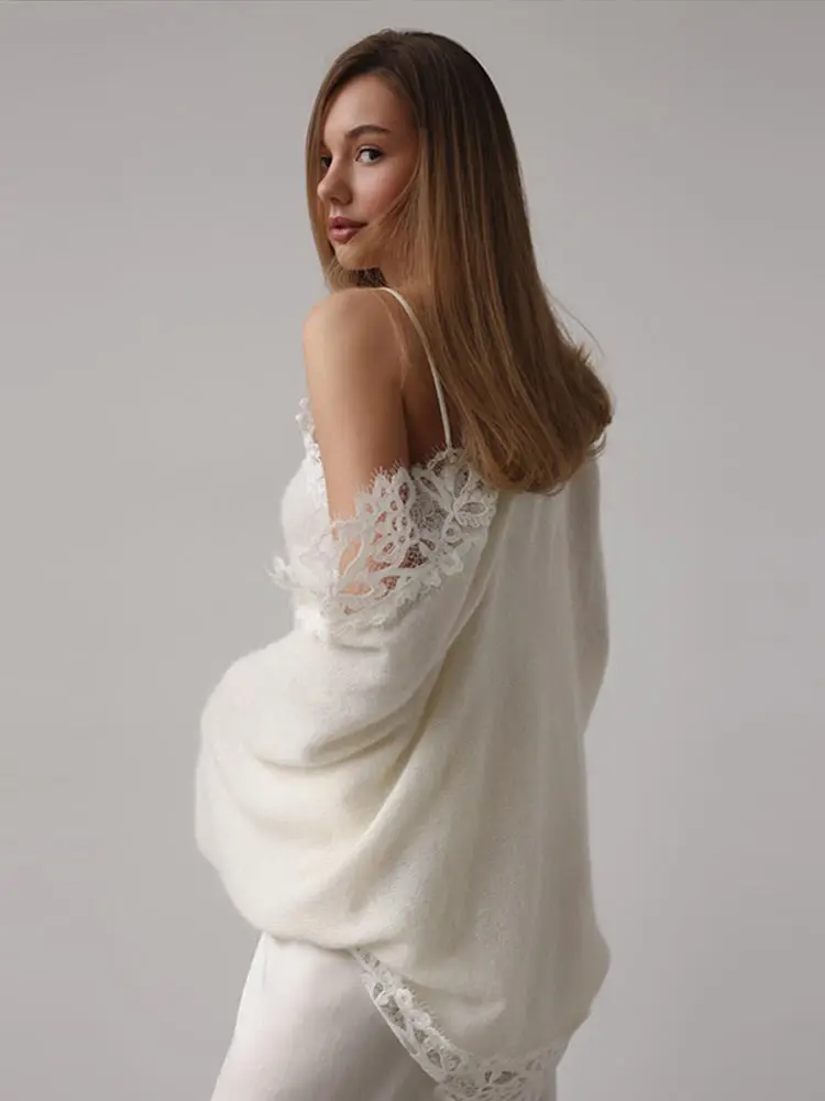 Женский комплект из 2 предметов: топ-камизоль с кружевной отделкой и кардиган с рукавами «летучая мышь». Элегантный повседневный вязаный наряд. Новинка весенней коллекции женской одежды.
Женский комплект из 2 предметов: топ-камизоль с кружевной отделкой и кардиган с рукавами «летучая мышь». Элегантный повседневный вязаный наряд. Новинка весенней коллекции женской одежды.