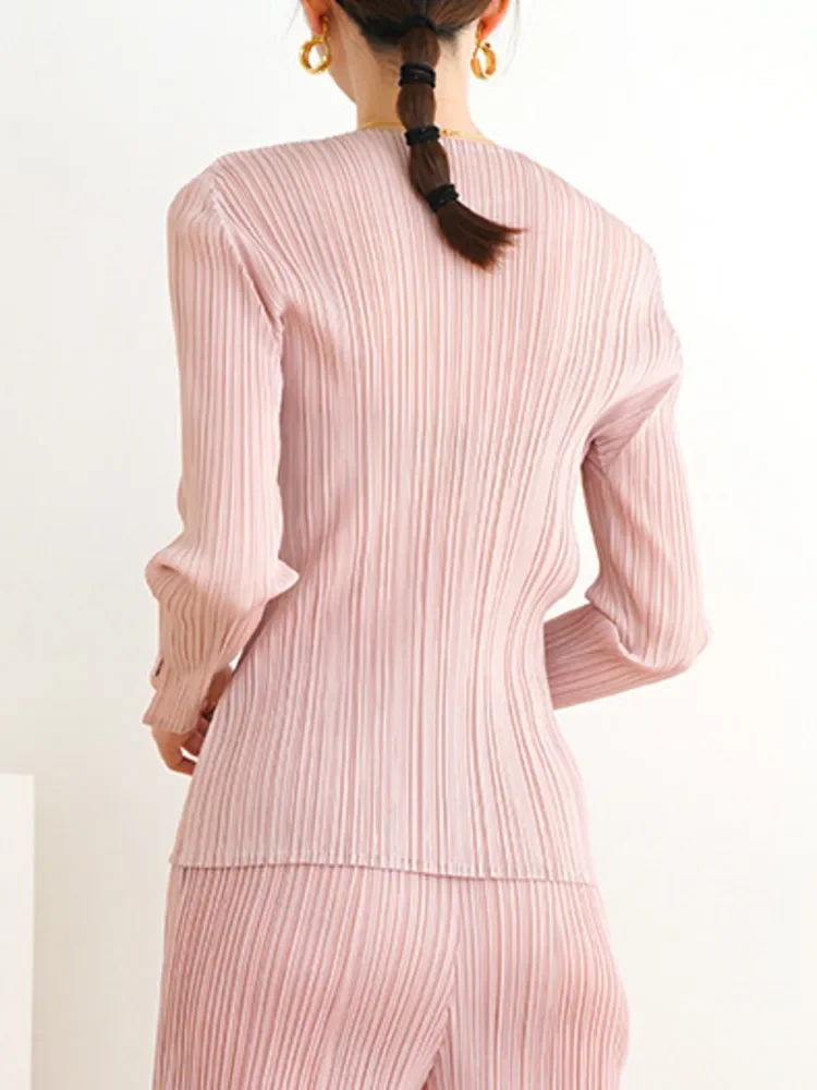 Elegant Pleated Round Neck Solid Colour Slim Women's Tops Miyake 2025 Summer New Fashion Casual Versatile Elegant T-shirt
Elegant Pleated Round Neck Solid Colour Slim Women's Tops Miyake 2025 Summer New Fashion Casual Versatile Elegant T-shirt