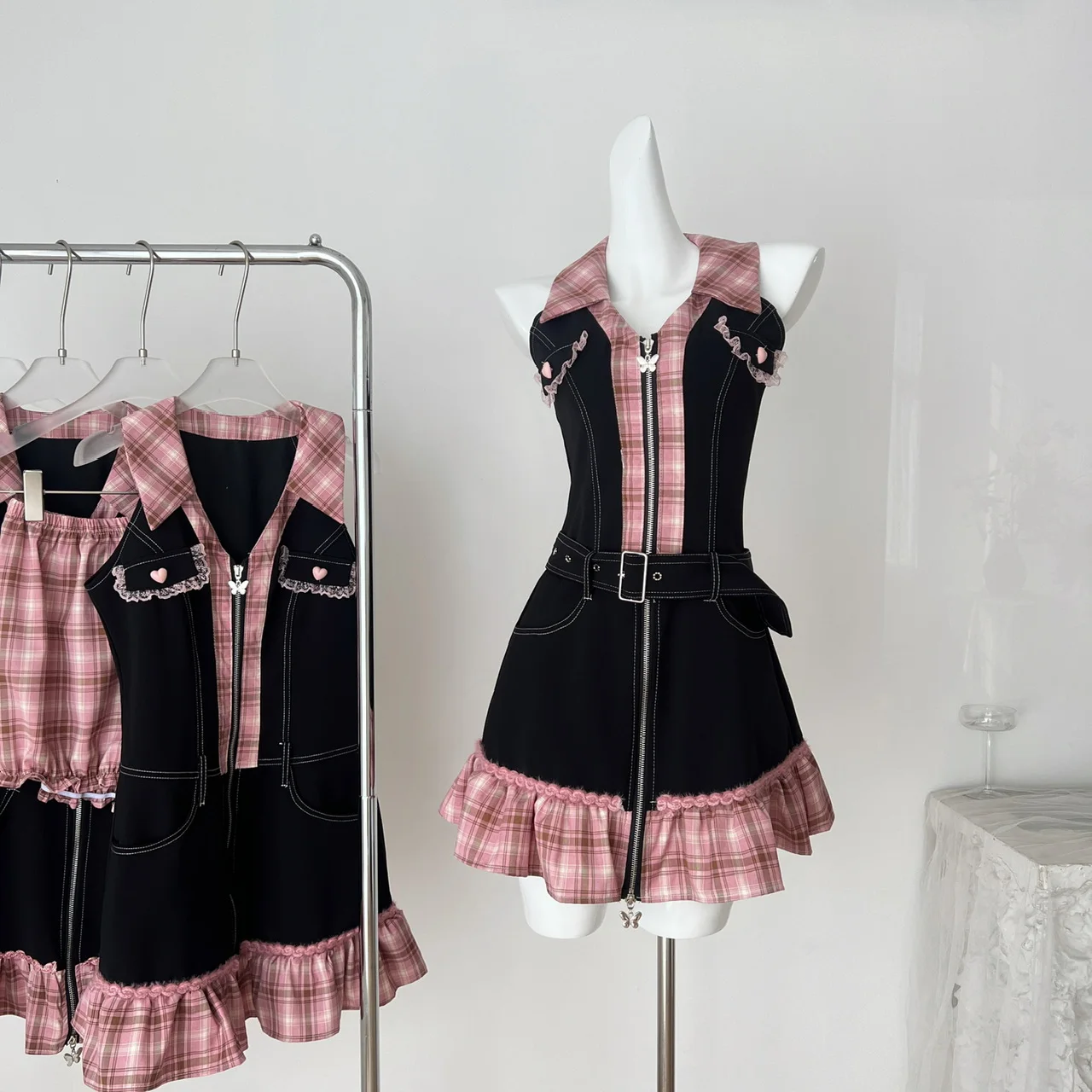 Spicy Girl Style Dresses Women's Summer Plaid Denim Patchwork Zipper Turn-down Collar Sleeveless Dress Fashion Female Clothes
Spicy Girl Style Dresses Women's Summer Plaid Denim Patchwork Zipper Turn-down Collar Sleeveless Dress Fashion Female Clothes
