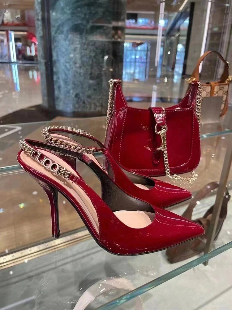 Celebrity style chain letter slim high heels for women's summer fashion show, pointed shallow mouth, back strap sandals
Celebrity style chain letter slim high heels for women's summer fashion show, pointed shallow mouth, back strap sandals