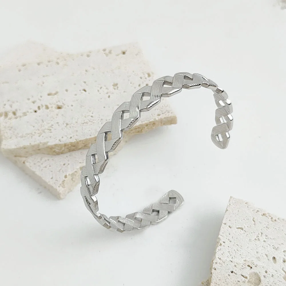 Geometric hollowed-out C-shaped titanium steel bracelet for women, adjustable stainless steel open bracelet, ins fashion jewelry
Geometric hollowed-out C-shaped titanium steel bracelet for women, adjustable stainless steel open bracelet, ins fashion jewelry