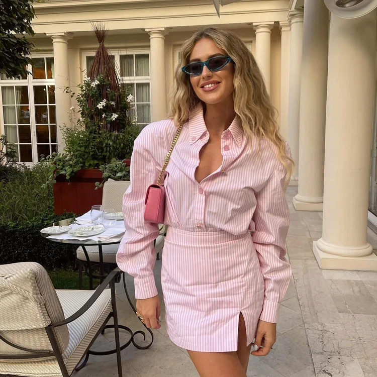 2024 Women's New Commuter Polo Collar Long Sleeve Striped Shirt Wrapped Hip Half Skirt Fashion Office Set
2024 Women's New Commuter Polo Collar Long Sleeve Striped Shirt Wrapped Hip Half Skirt Fashion Office Set