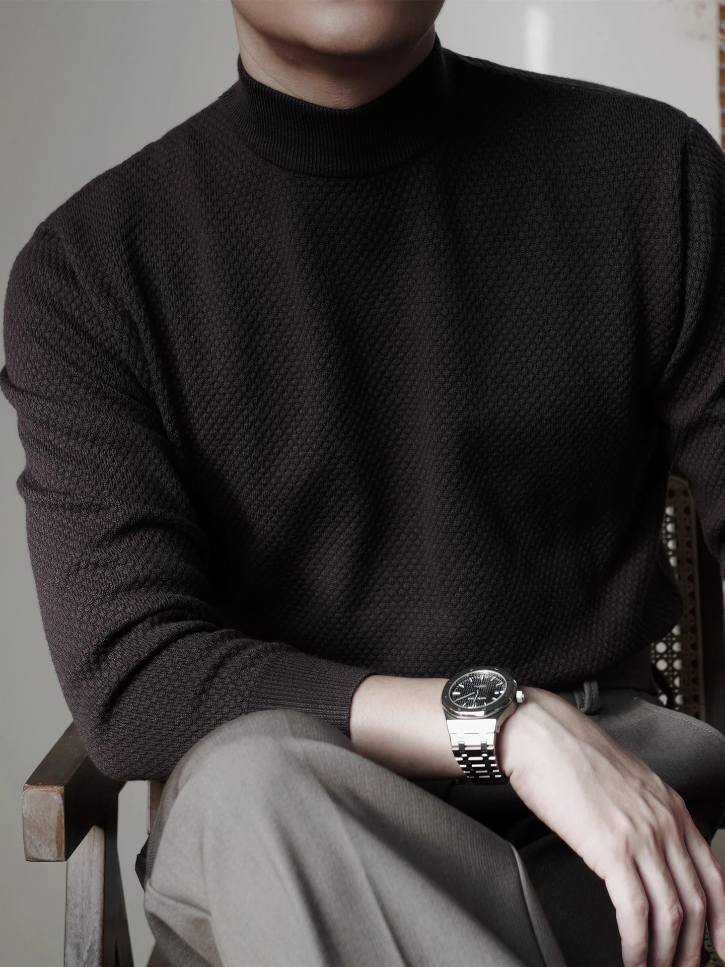 Мужской облегающий вязаный свитер с высоким воротником и подкладкой, теплый базовый слой, повседневный стиль, полиэстер
Мужской облегающий вязаный свитер с высоким воротником и подкладкой, теплый базовый слой, повседневный стиль, полиэстер