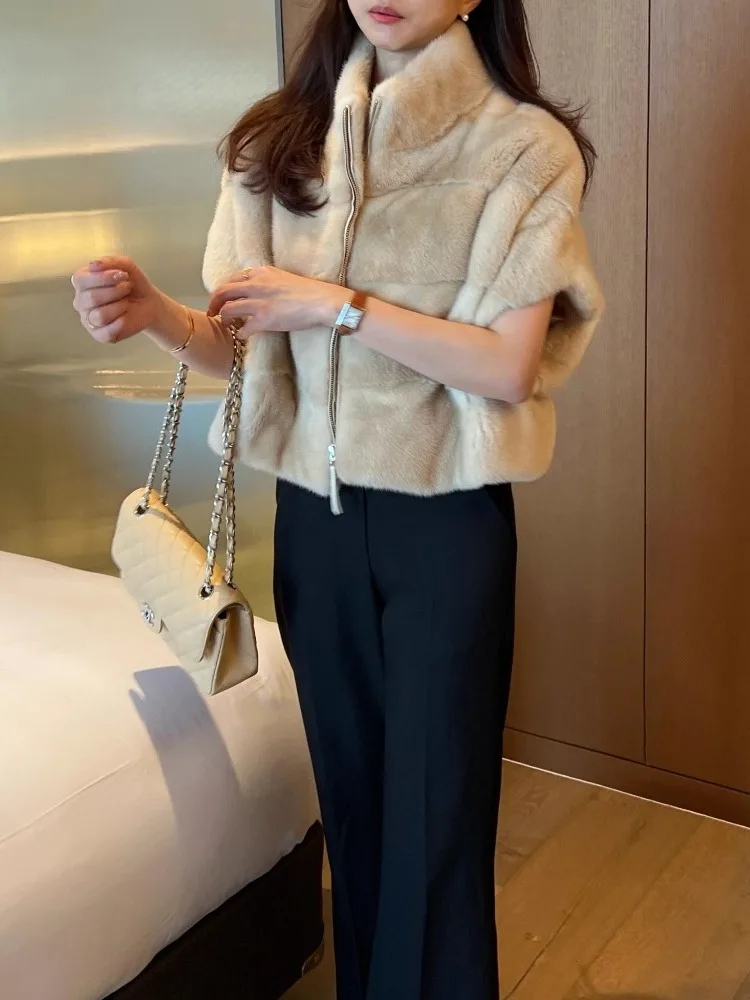 Ele женская искусственная меховая ткань с воротником-стойкой Ele, экологически чистая, теплая, зимняя мода, высококачественная вискозная ткань
Ele женская искусственная меховая ткань с воротником-стойкой Ele, экологически чистая, теплая, зимняя мода, высококачественная вискозная ткань