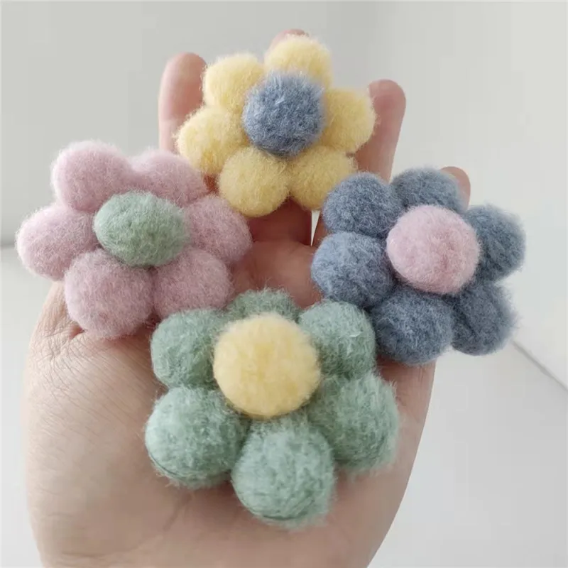 Soft Plush Flower Pin For Bag And Sweater Cute Brooch Pendant Fall Winter New Style Versatile Accessory For Women Daily Party
Soft Plush Flower Pin For Bag And Sweater Cute Brooch Pendant Fall Winter New Style Versatile Accessory For Women Daily Party