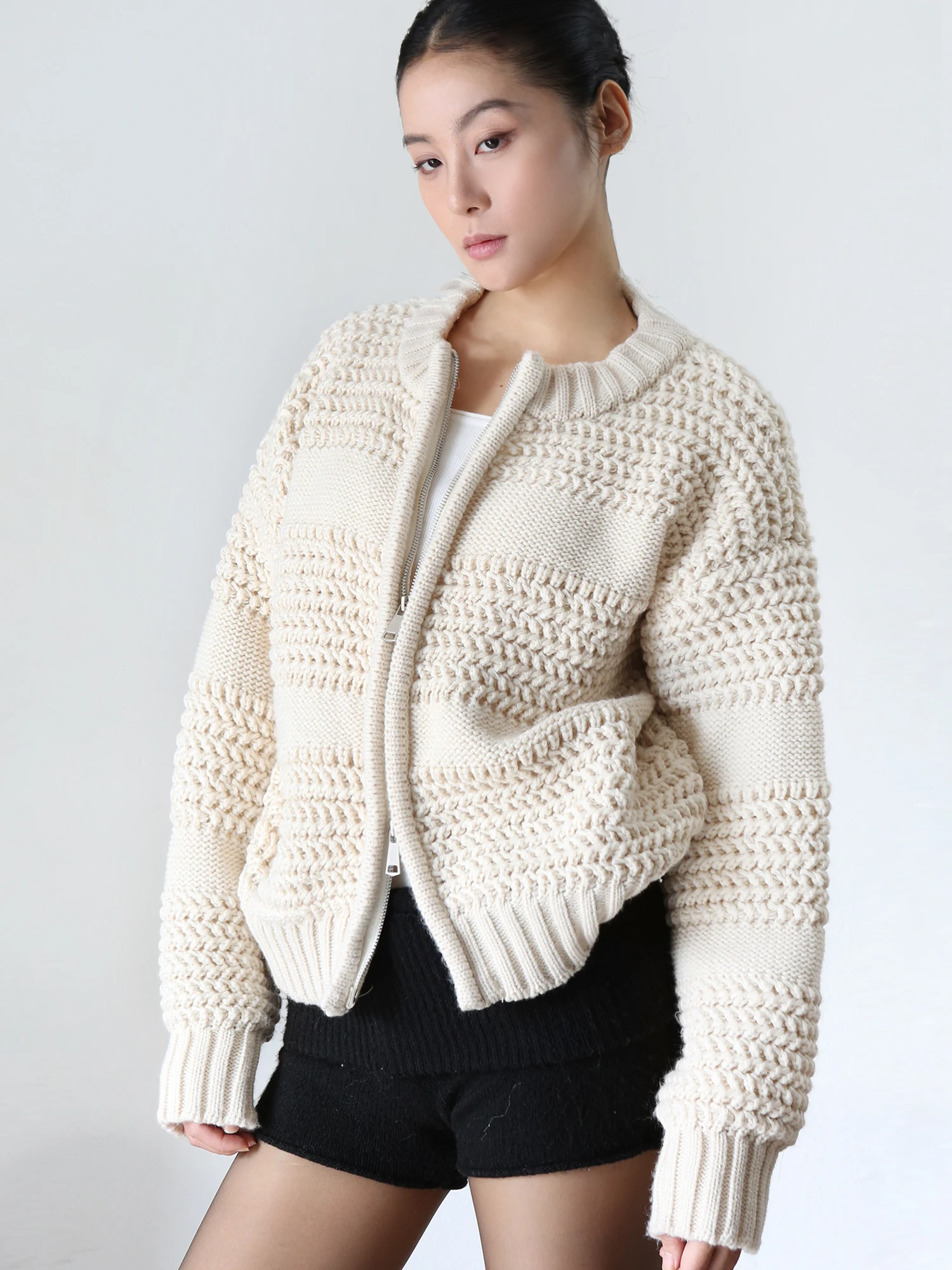 Sanovis Laid-back Thickened Knitted Open Cardigan Women's Autumn Winter Double Zipper round Neck Versatile Knitted Sweater
Sanovis Laid-back Thickened Knitted Open Cardigan Women's Autumn Winter Double Zipper round Neck Versatile Knitted Sweater