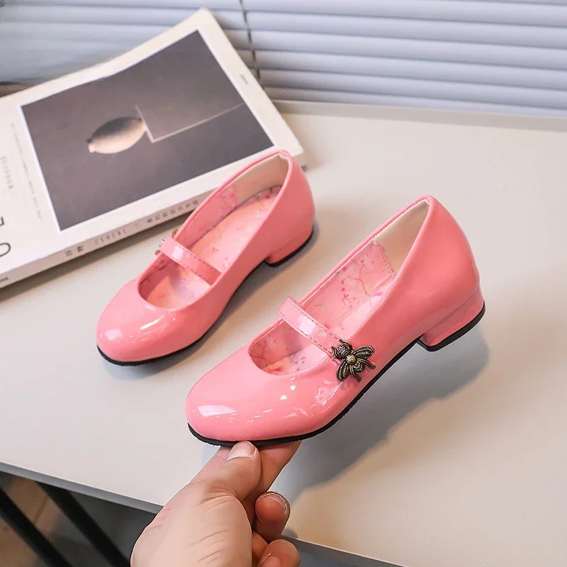 2024 New Girls Leather Shoes Spring Autumn Glossy PU Children High Heels Fashion Solid Color Kids Causal Princess Dress Shoes
2024 New Girls Leather Shoes Spring Autumn Glossy PU Children High Heels Fashion Solid Color Kids Causal Princess Dress Shoes