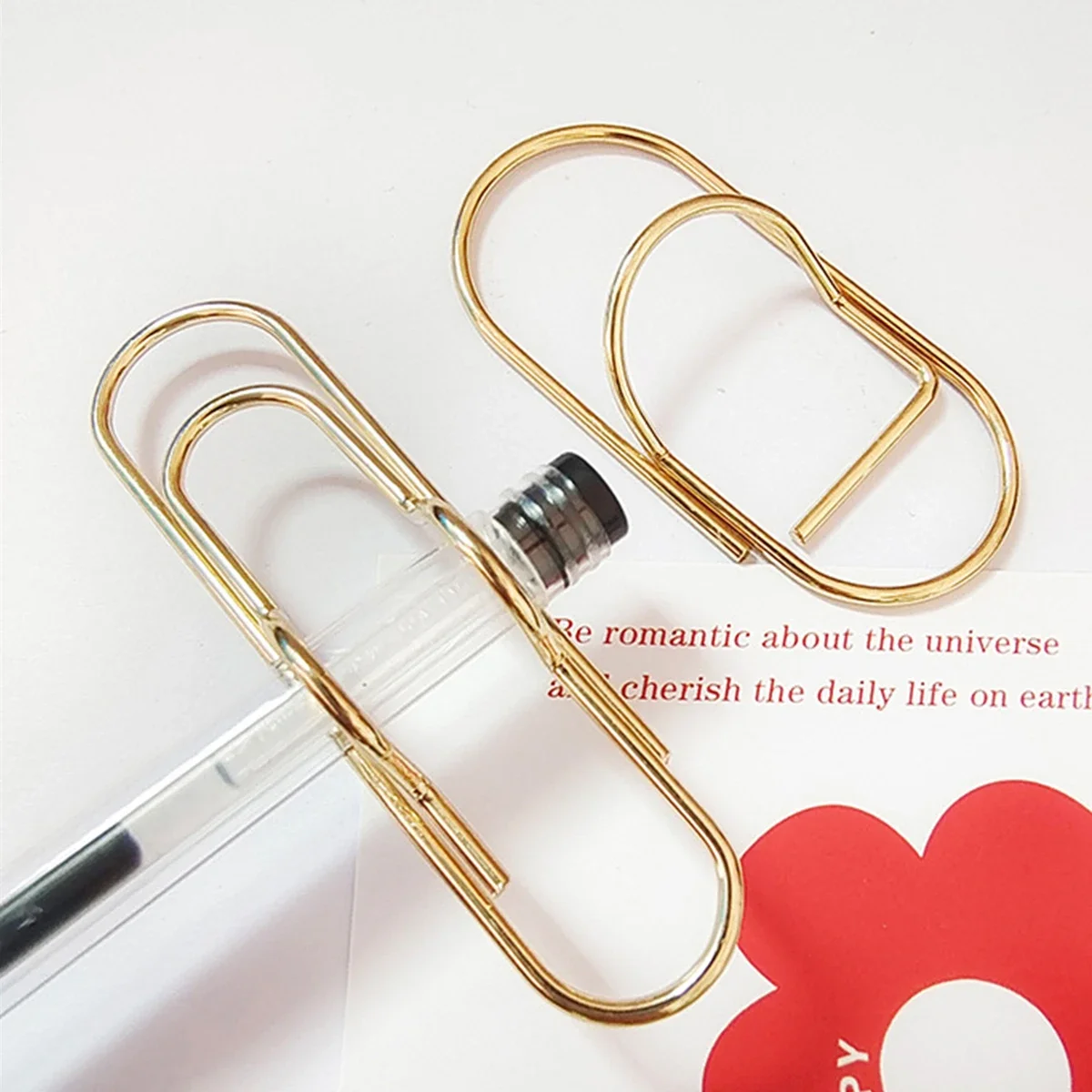 Golden Metal Pen Holder Portable Hand Bookmark Fixed Pen Clip Accessory for Office And School Supplies
Golden Metal Pen Holder Portable Hand Bookmark Fixed Pen Clip Accessory for Office And School Supplies